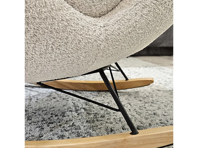 Fauteuil à bascule tissu bouclette beige pieds bois et métal - MIGUEL