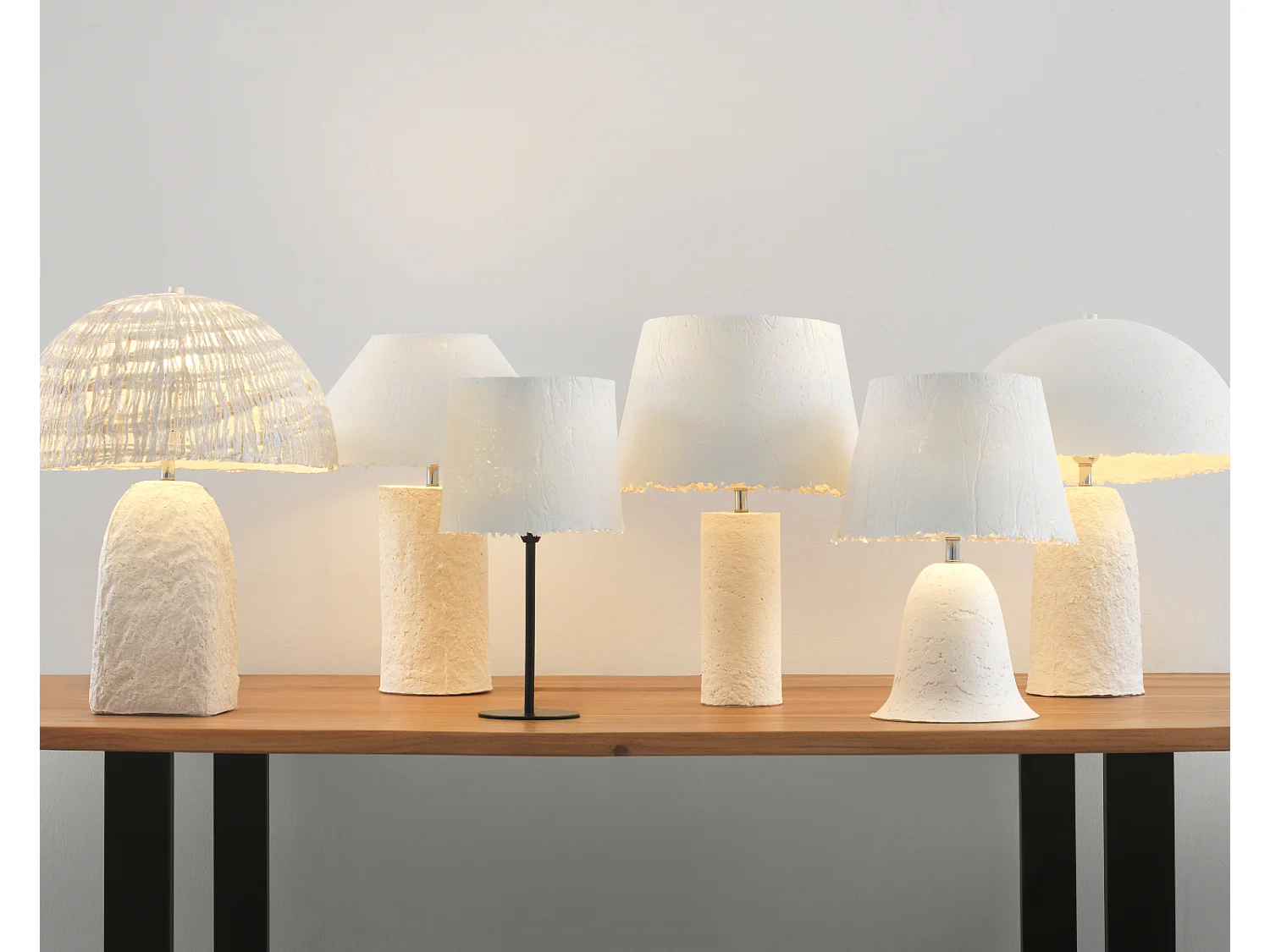 Lampe de table 40x40x50 avec socle et abat-jour en papier mâché blanc