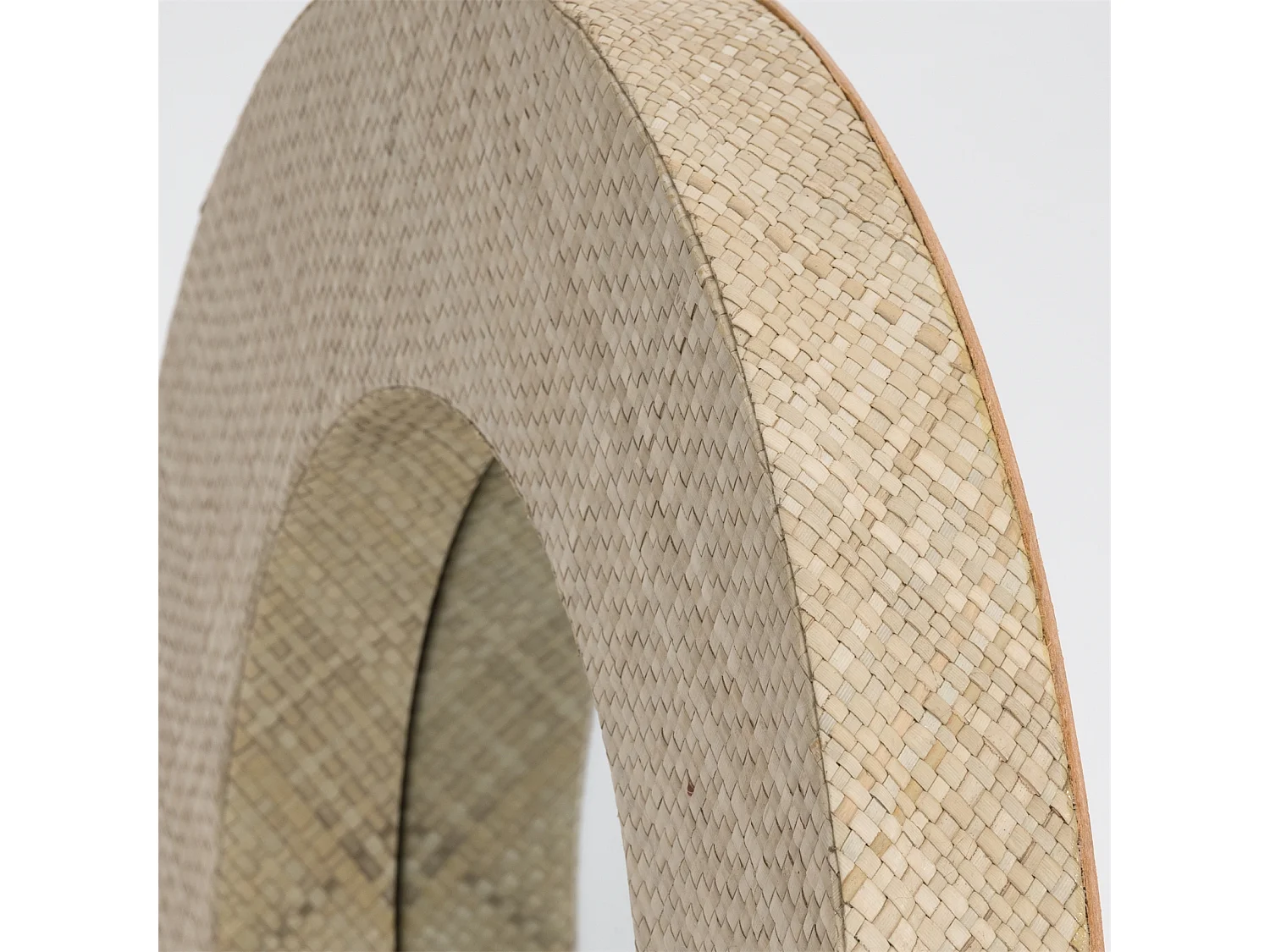 MIROIR MURAL LAISSE 50 rond, orné de feuilles de pandanus brun clair