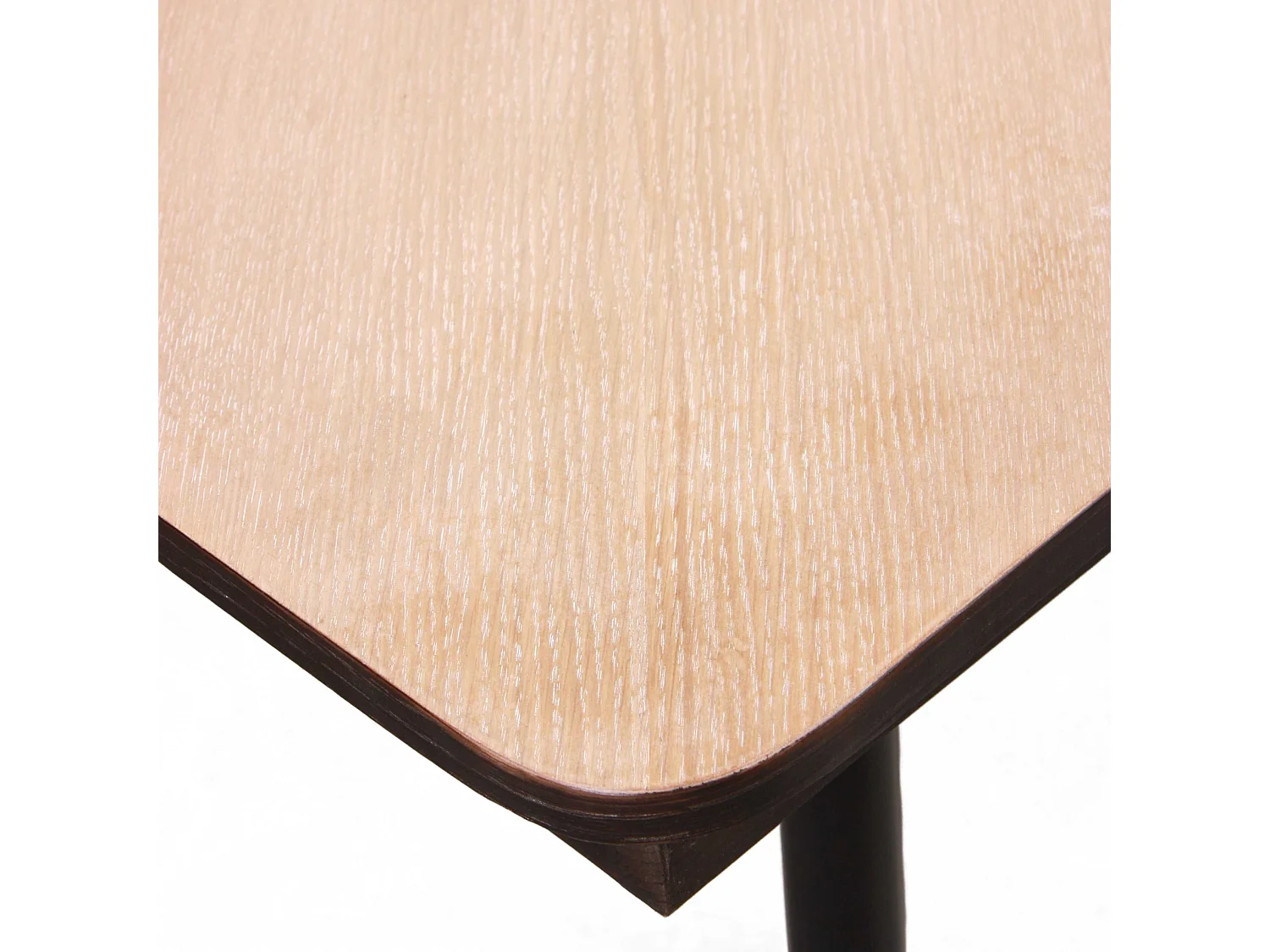 Tavolo da pranzo in legno e metallo