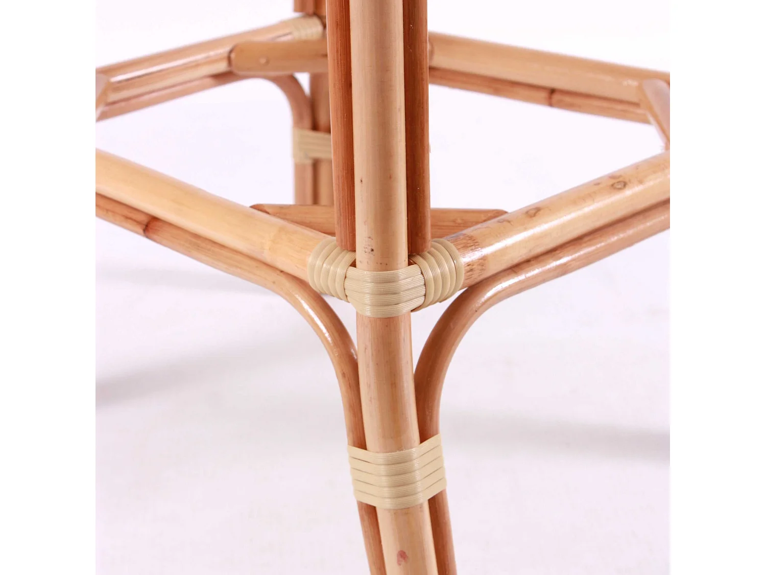 Sgabello alto in rattan "Abeya"