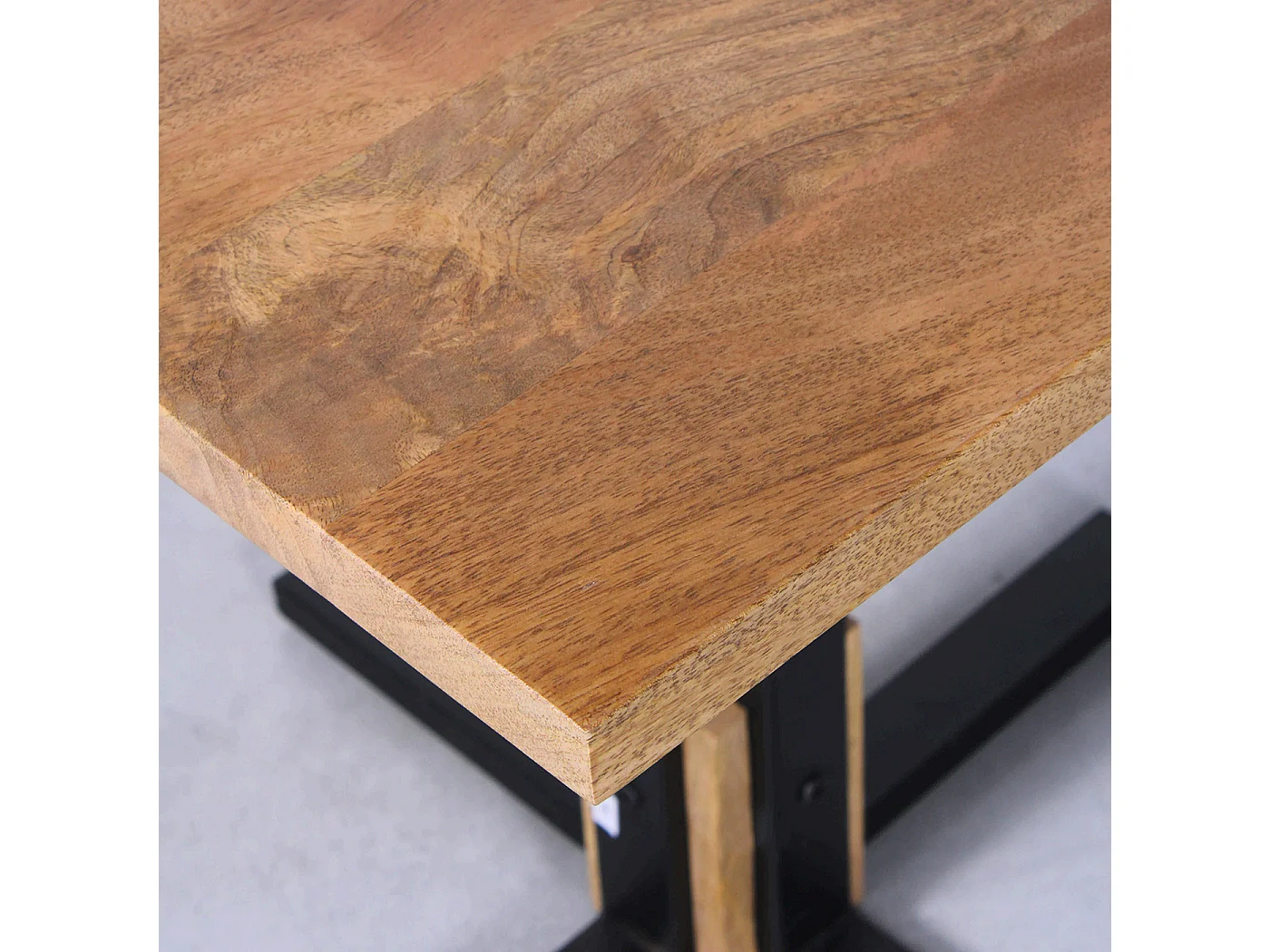 Tavolo da pranzo in legno di mango e metallo