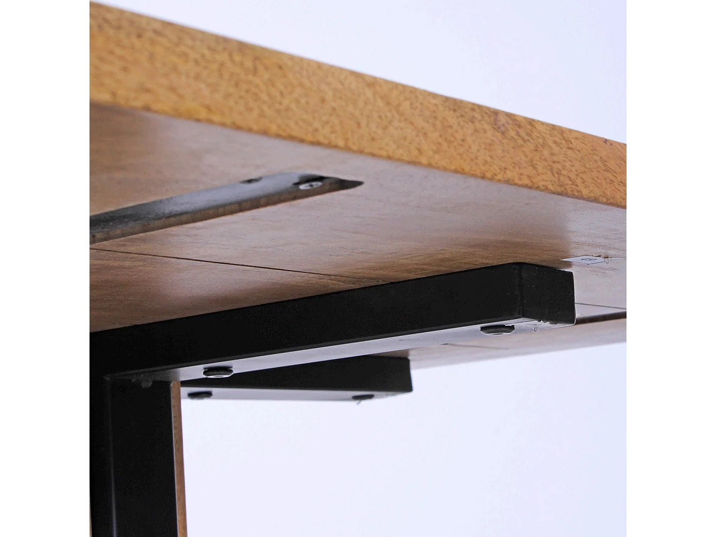 Tavolo da pranzo in legno di mango e metallo