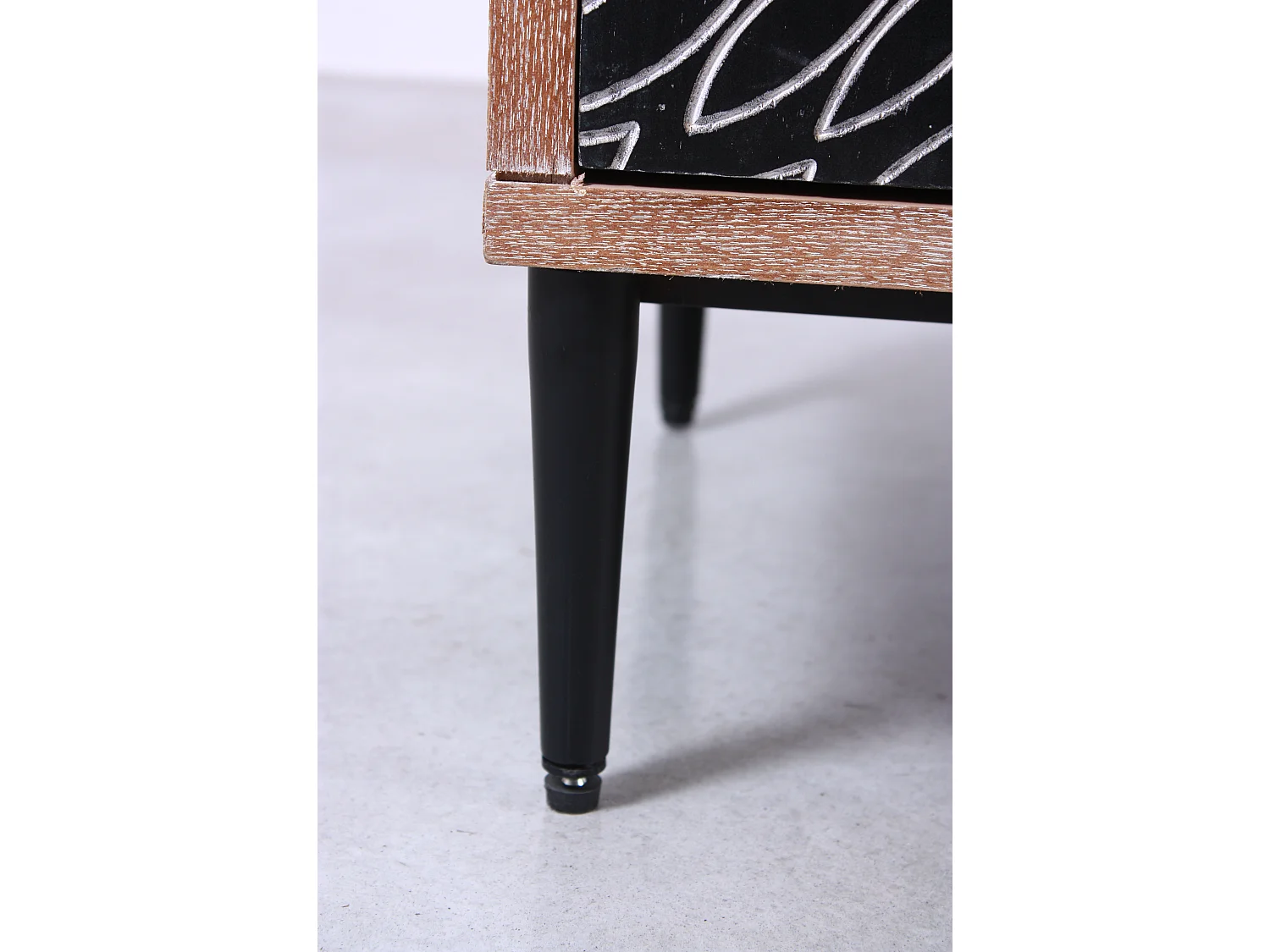 Credenza rettangolare a due ante in legno marrone "Bangkok" stile esotico con design intagliato