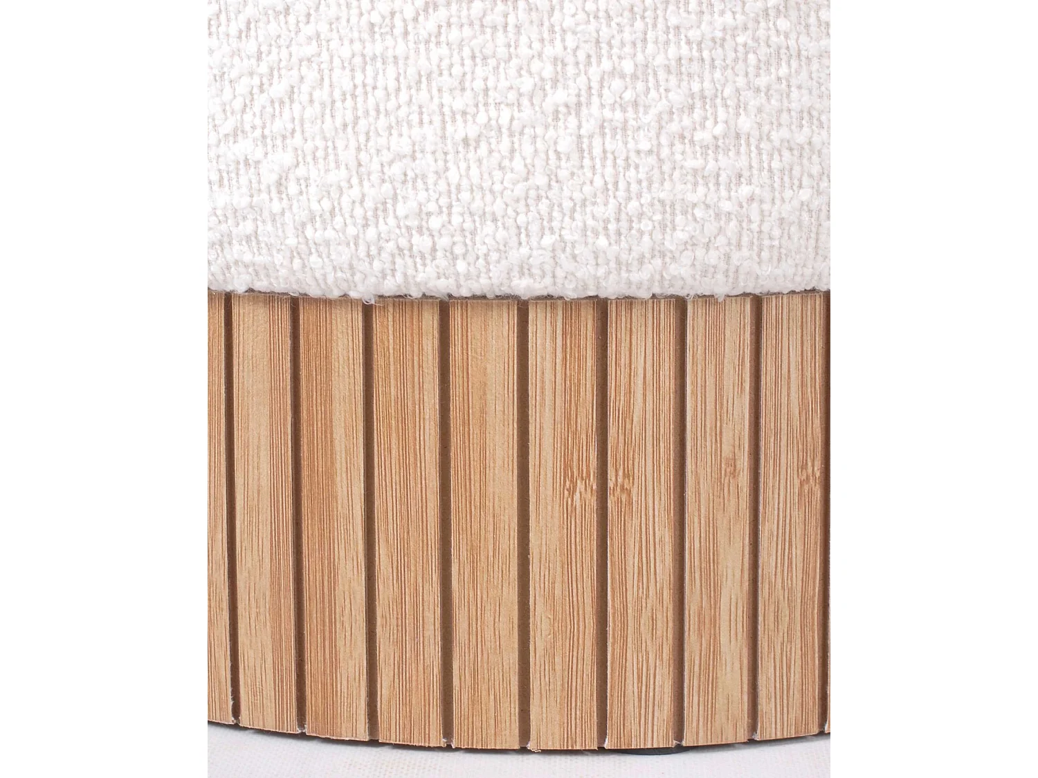 Pouf rotondo in tessuto bouclé crema