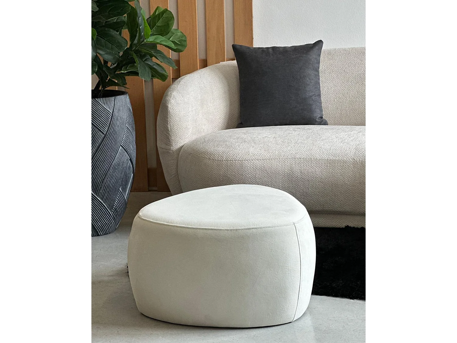 Pouf triangolare alto bianco "Emma"