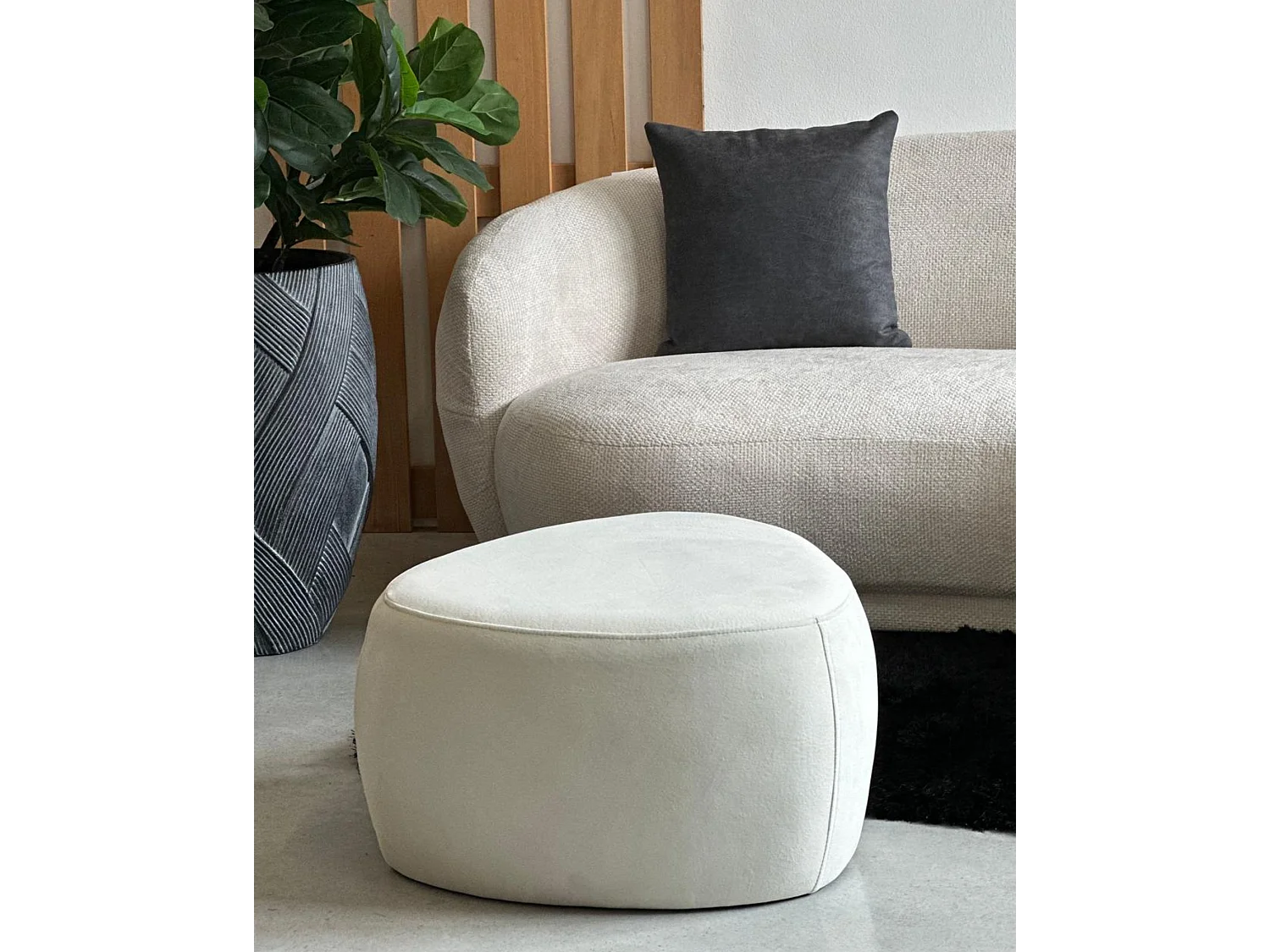 Pouf triangolare alto bianco "Emma"