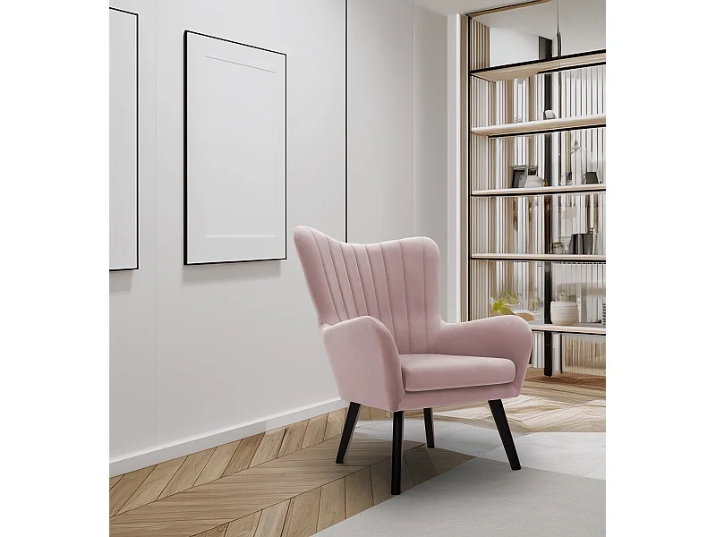 Fauteuil TED en velours Velluto – Élégant fauteuil rose poudré, dossier haut, assise large, pieds en bois noir, coutures verticales, 76x78x100 cm