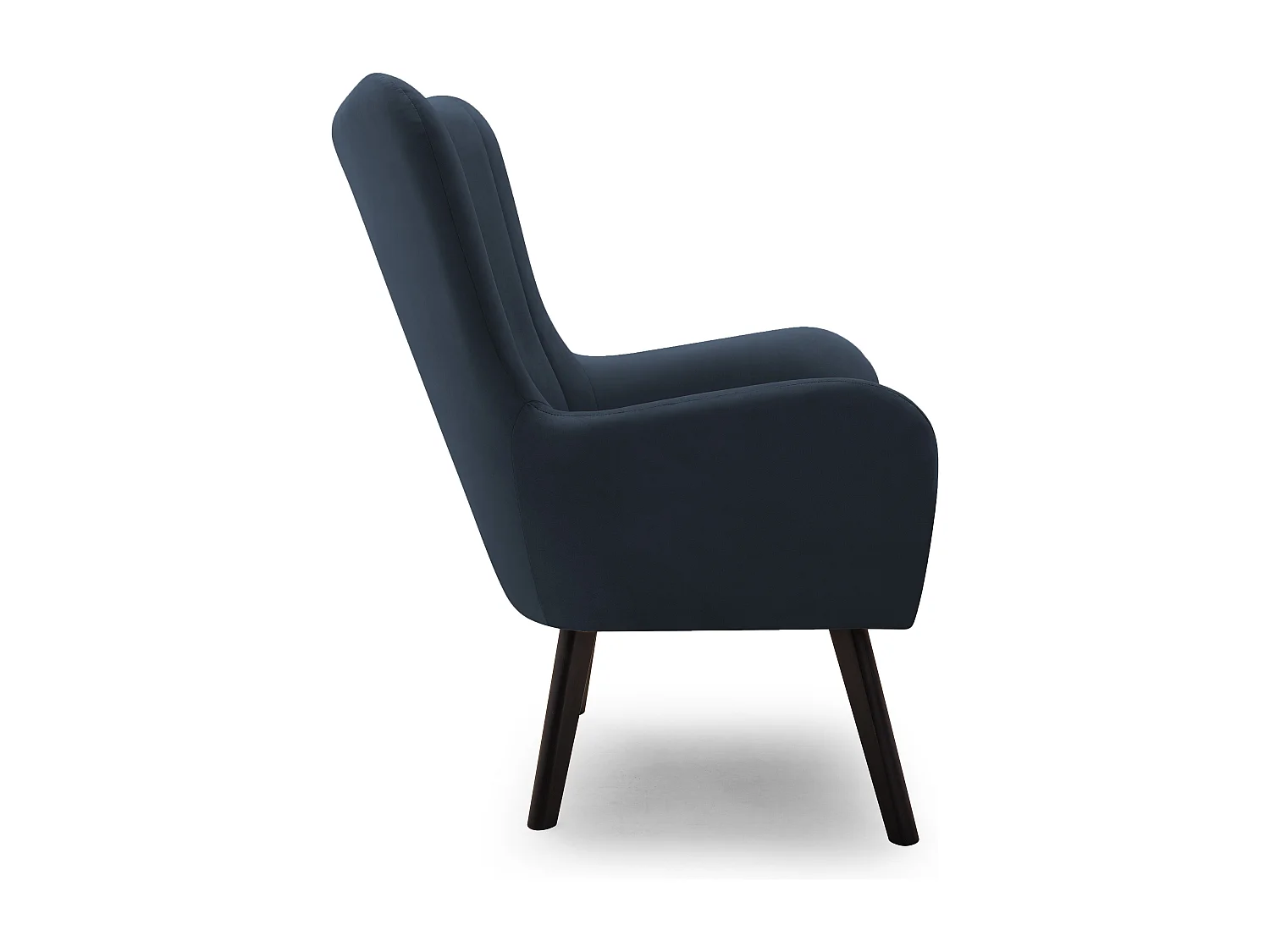 Fauteuil TED en velours Velluto – Élégant fauteuil bleu marine, dossier haut, assise large, pieds en bois noir, coutures verticales, 76x78x100 cm