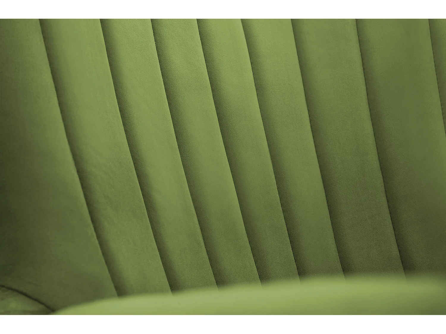 Ted fauteuil van Velluto – Elegante fluwelen stoel, hoge rugleuning, brede zitting, zwarte houten poten, 76x78x100 cm, Lichtgroen