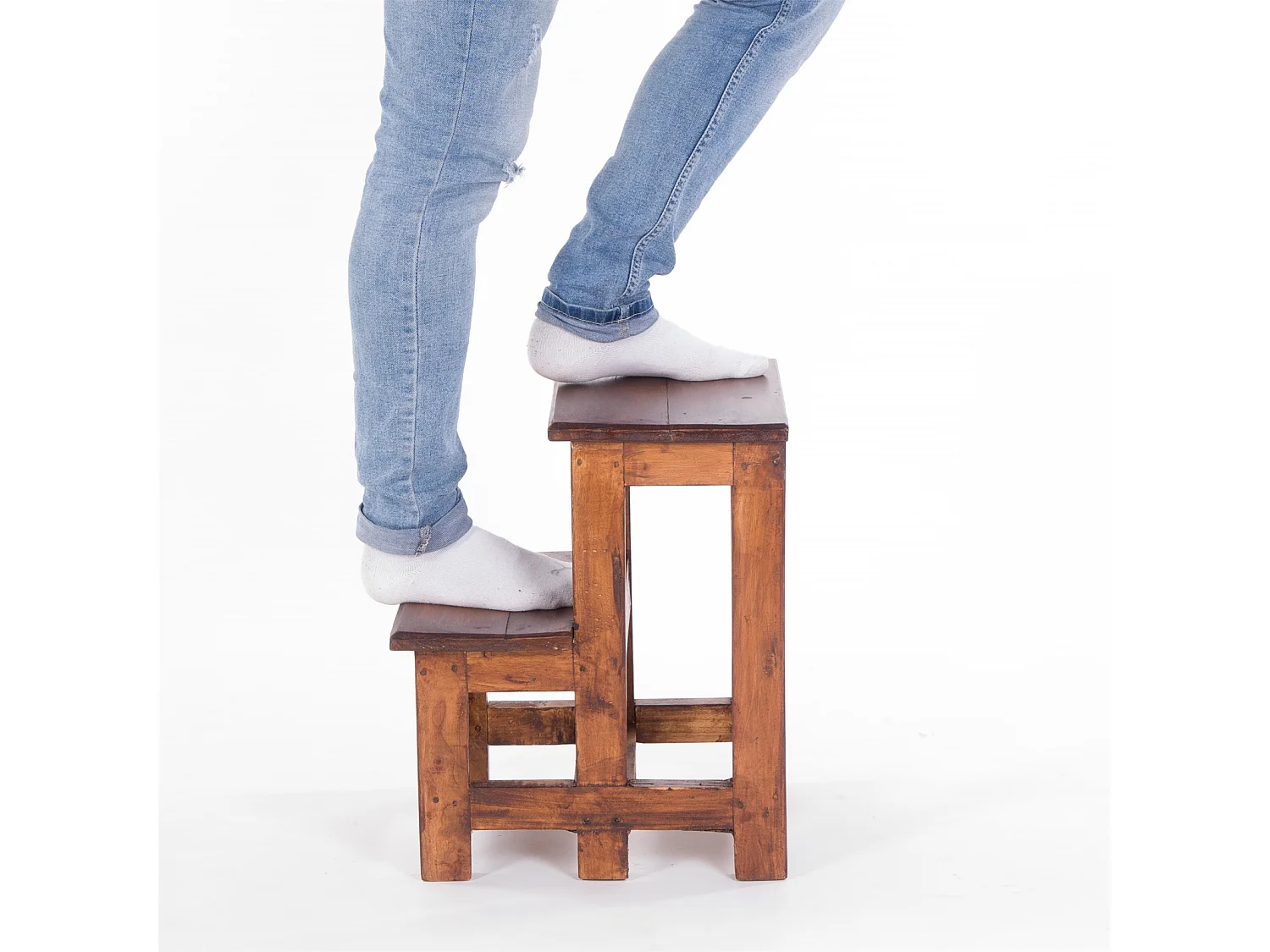 ÉCHELLE DE MARCHE ÉTAPE Recyclage de bois à deux étapes