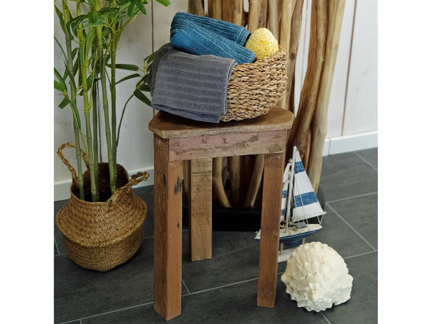 ECK-BEISTELLTISCH Milo Mahagoni Holz, dreieckig naturfarben