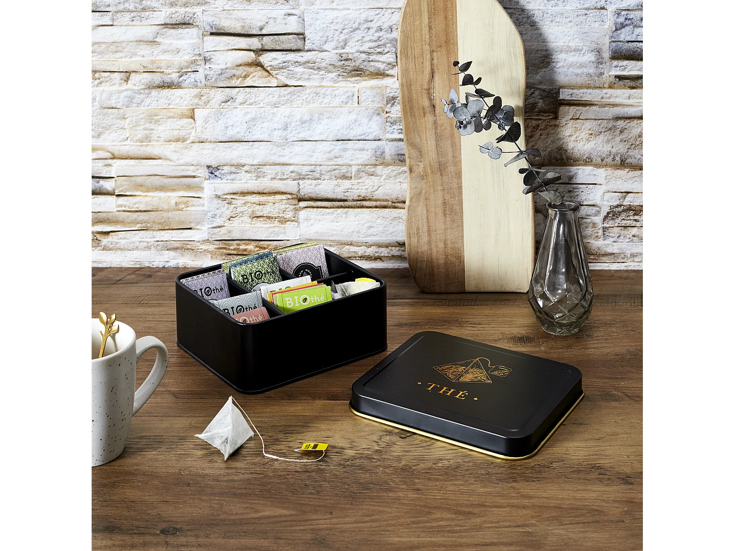 Boite Metal Noir Et Dore Sachet De The M12 Noir, Or