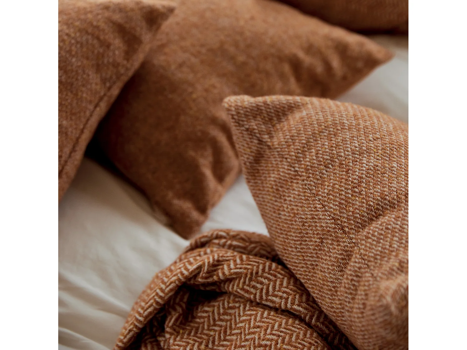 Housse de coussin en laine avec micro-motif losange