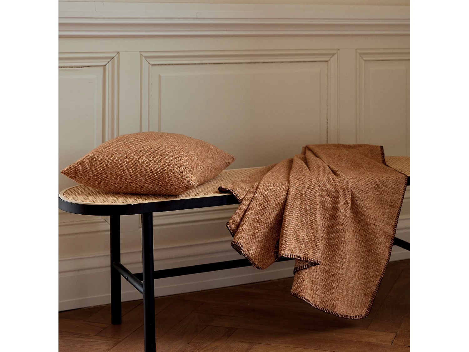 Housse de coussin en laine avec micro-motif losange