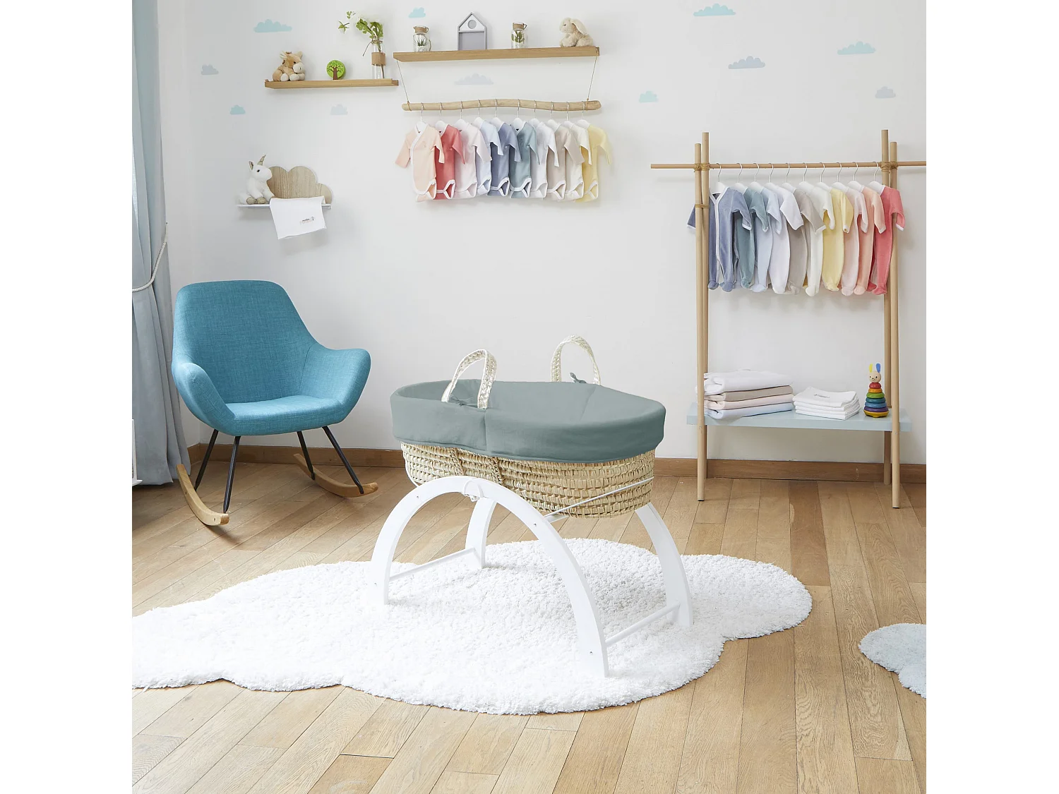 Babytragekorb mit umdrehbarem Gestell