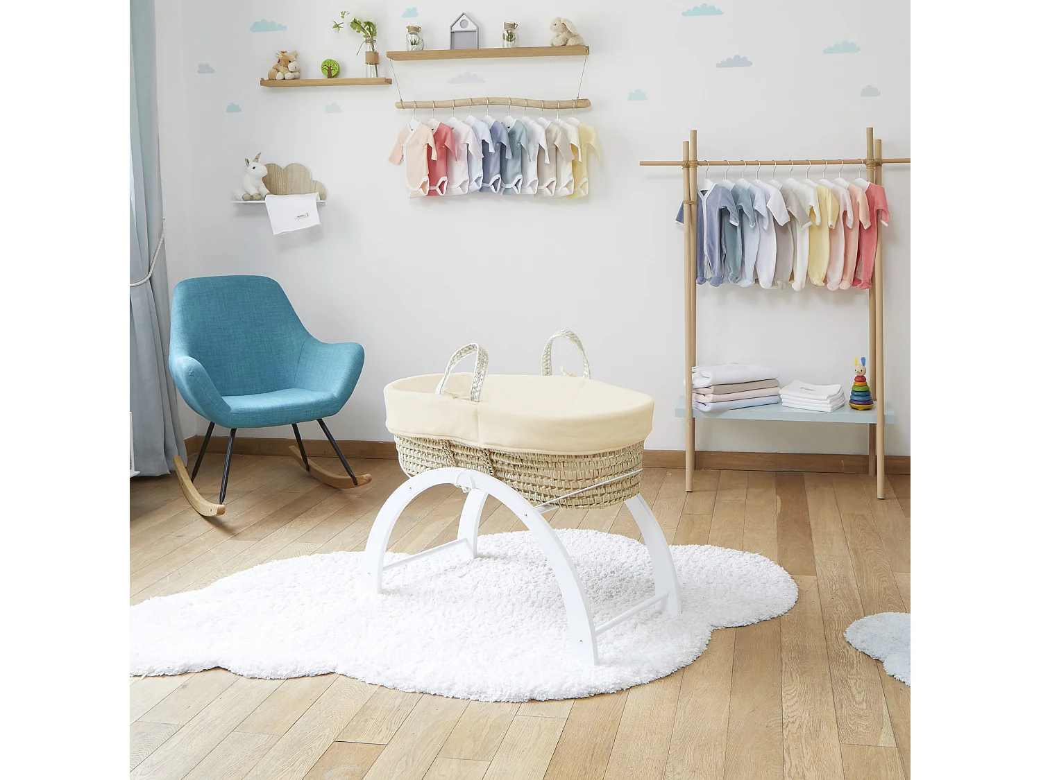 Babytragekorb mit umdrehbarem Gestell