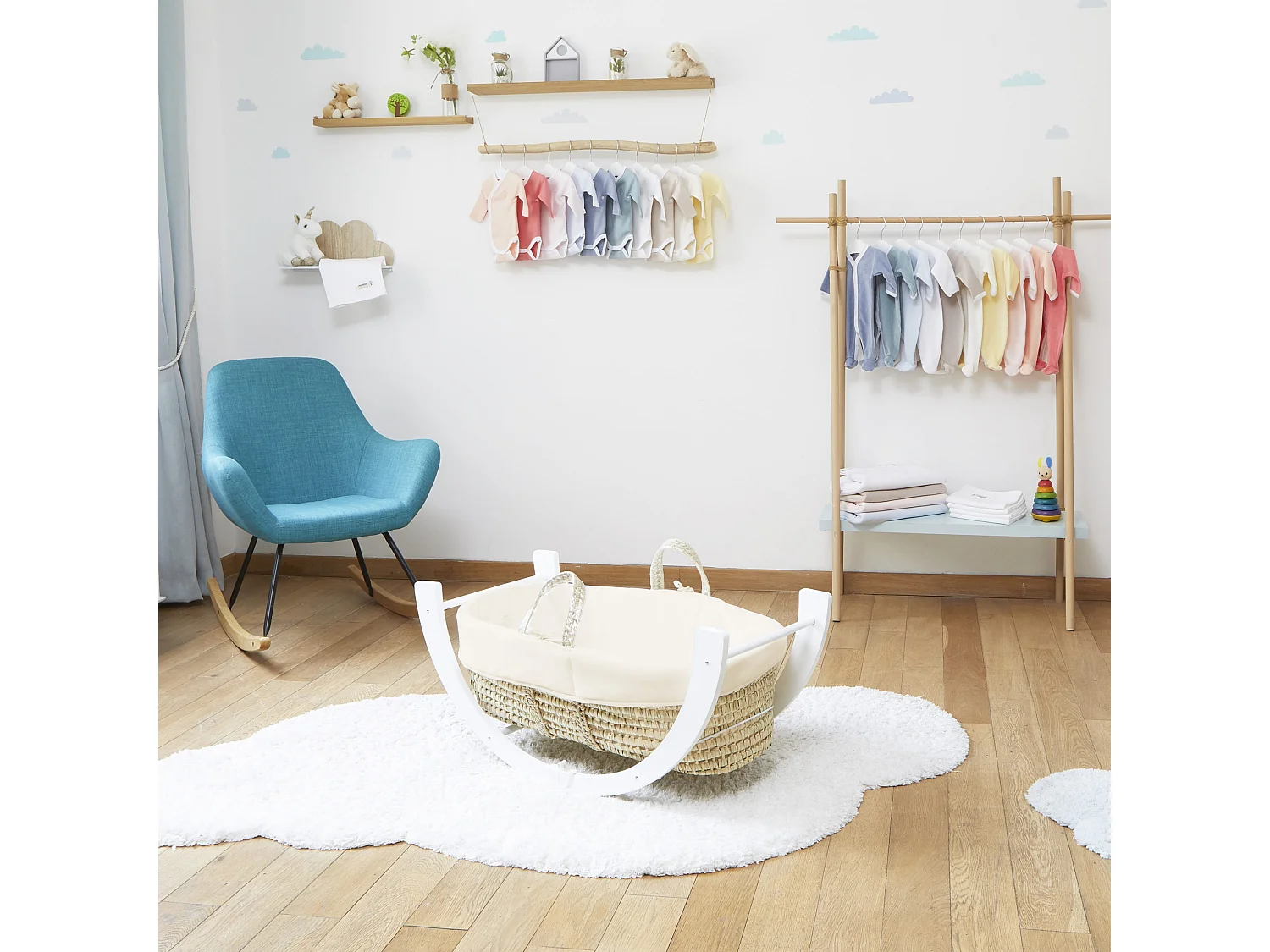 Babytragekorb mit umdrehbarem Gestell