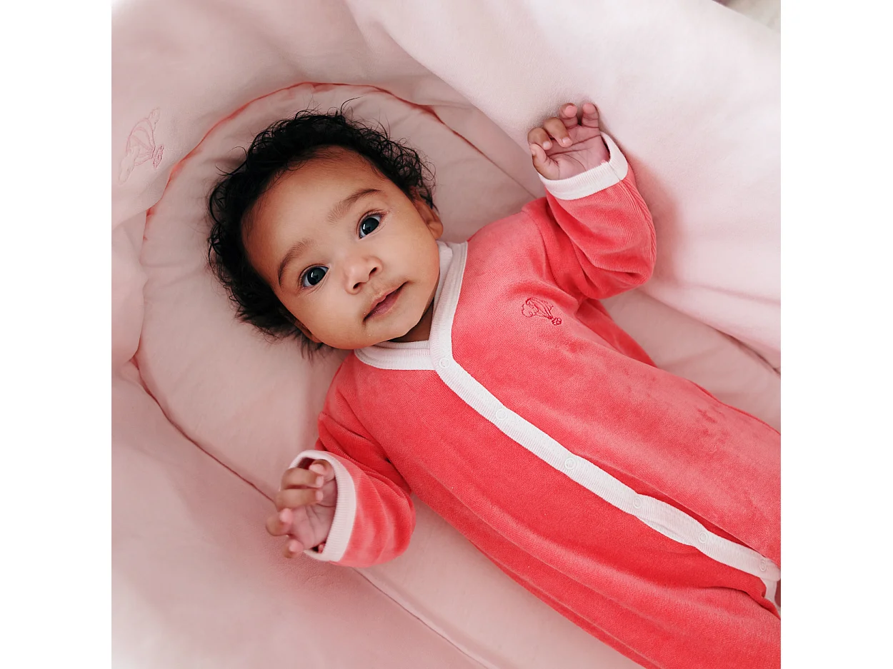 Babytragekorb mit Holzgestell