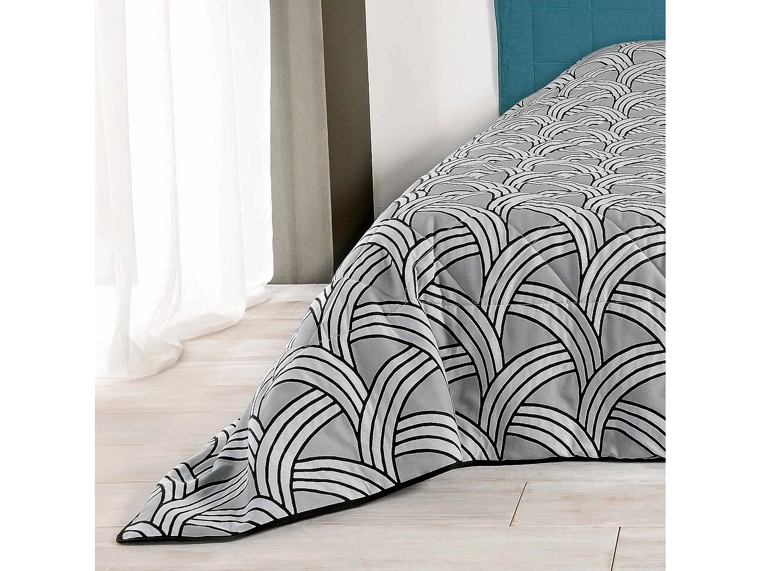 Colcha de cama con estilo gráfico 240 x 260 cm