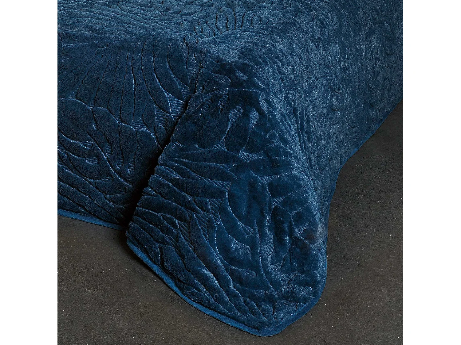 Cubrecama con pespuntes en relieve 150 x 150 cm