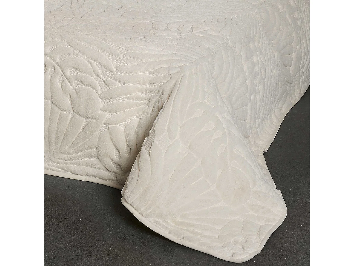 Cubrecama con pespuntes en relieve 150 x 150 cm