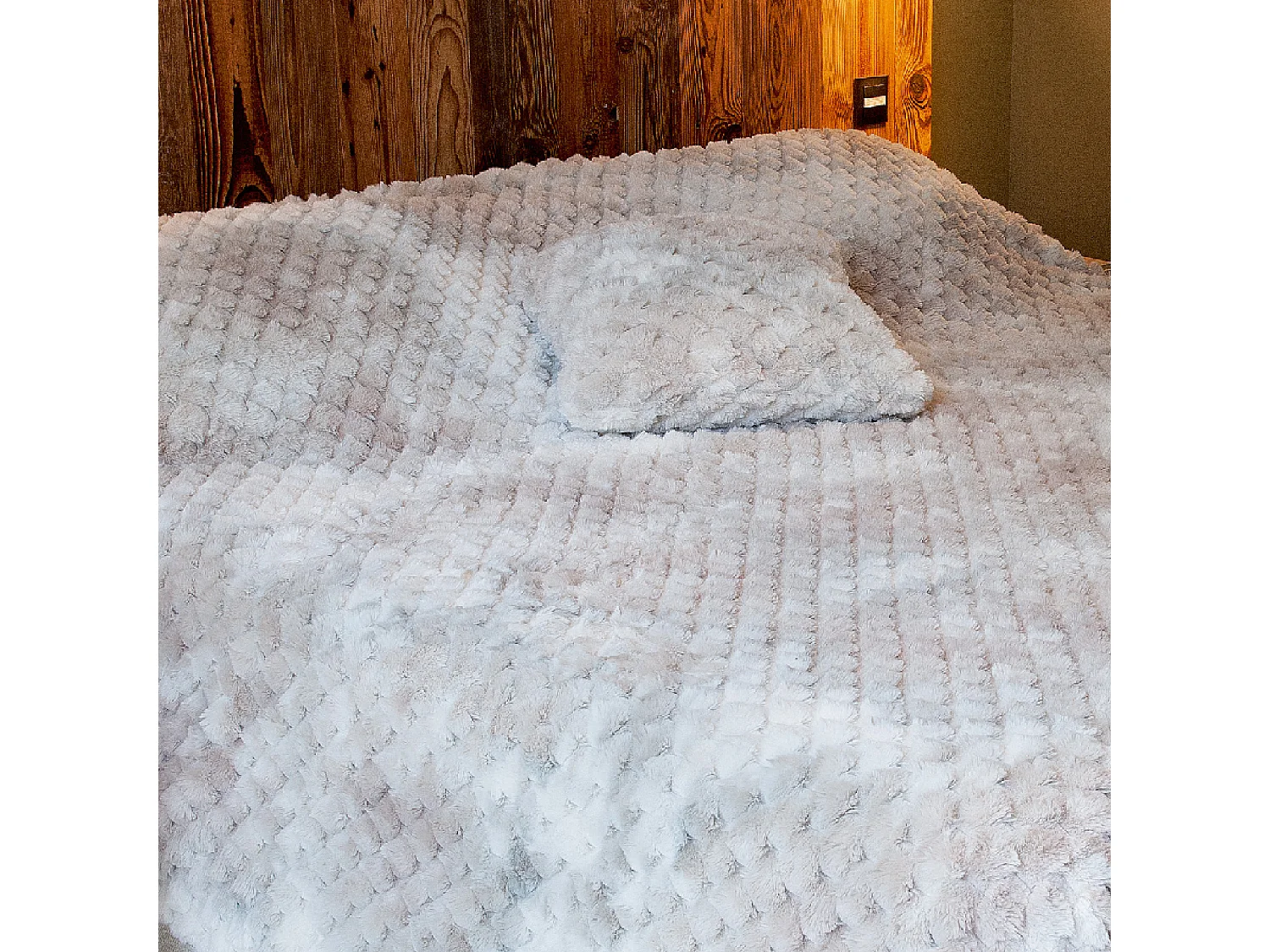 Manta para Cama Imitación Piel con Relieve Geométrico 240 x 250 cm