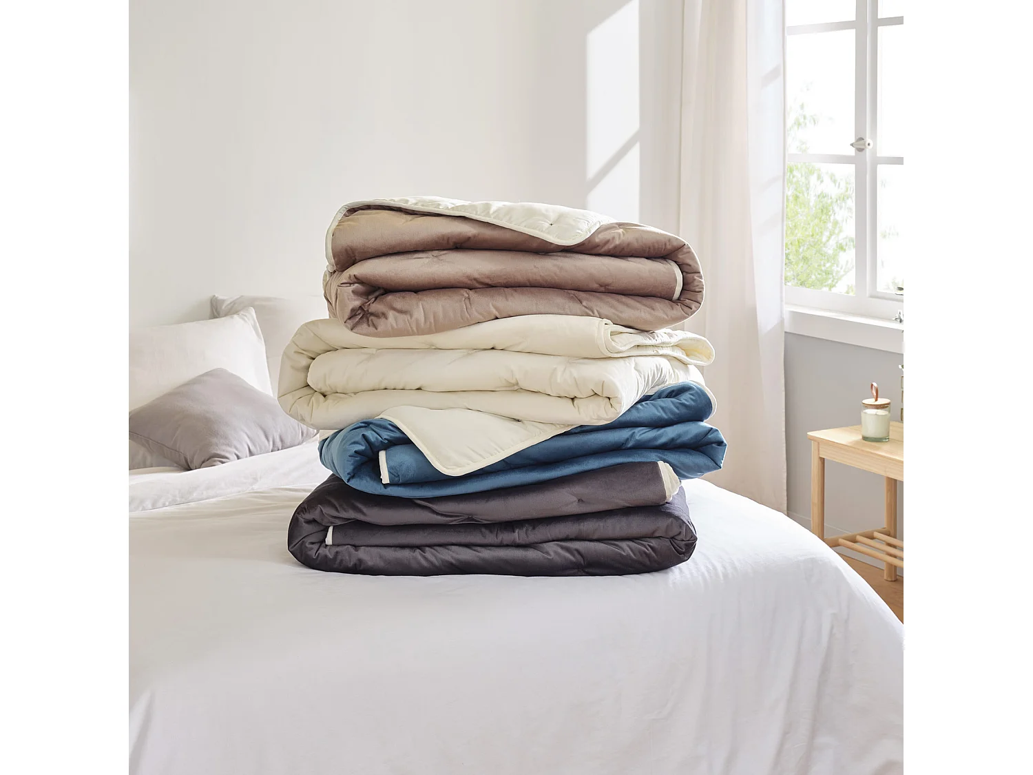 Jeté de lit réversible en velours et microfibre