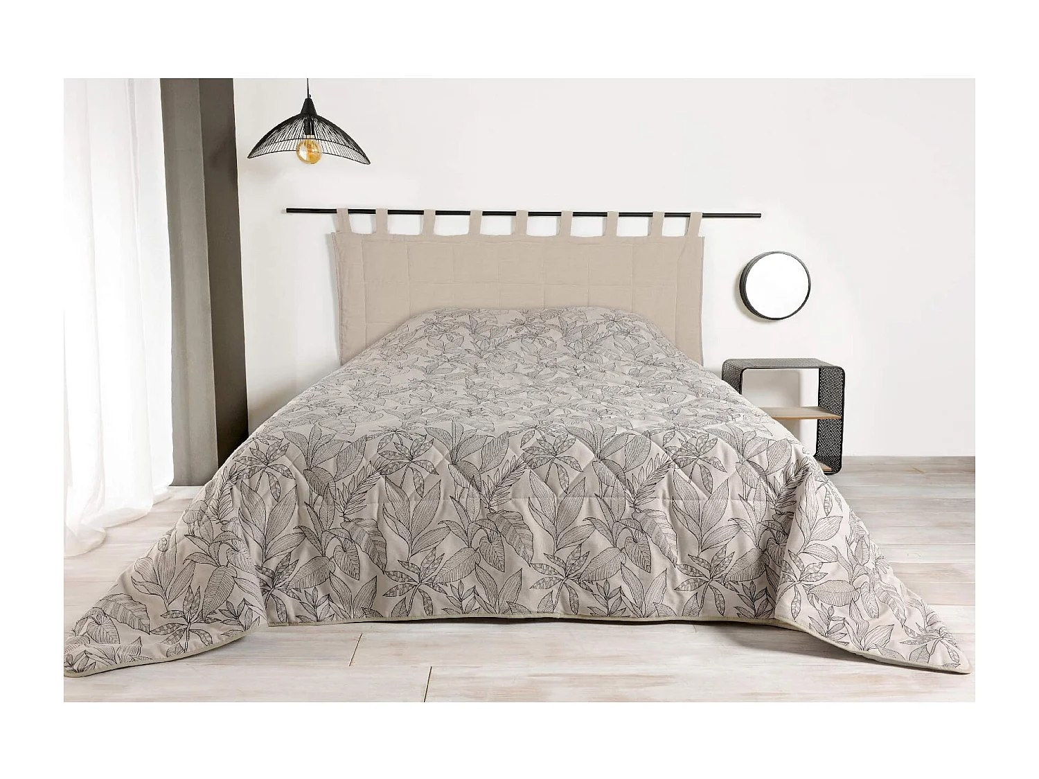 Jeté de lit aux feuilles stylisées