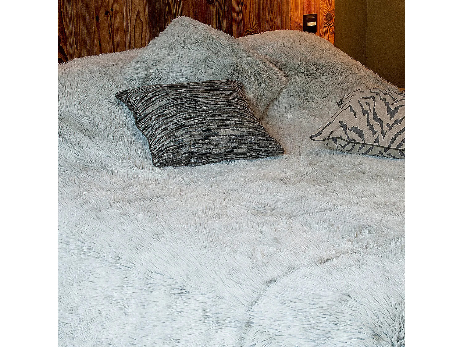 Manta de Cama Imitación de Piel de Pelo Suave 130 x 160 cm