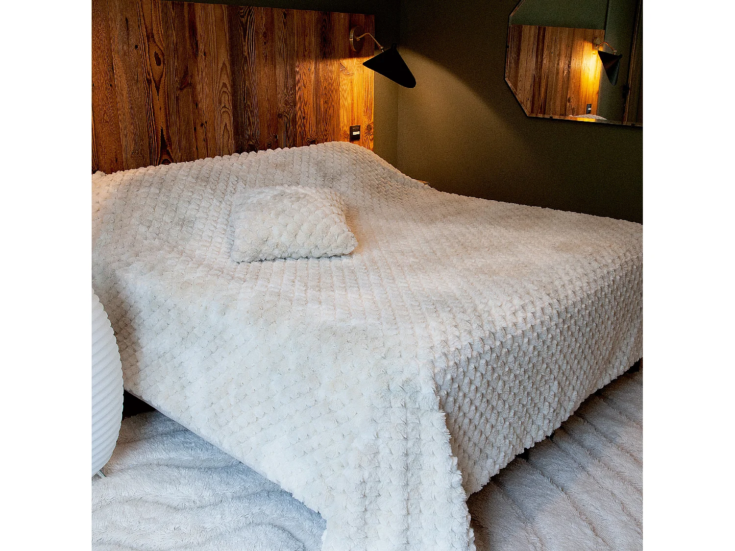 Manta para Cama Imitación Piel con Relieve Geométrico 240 x 250 cm