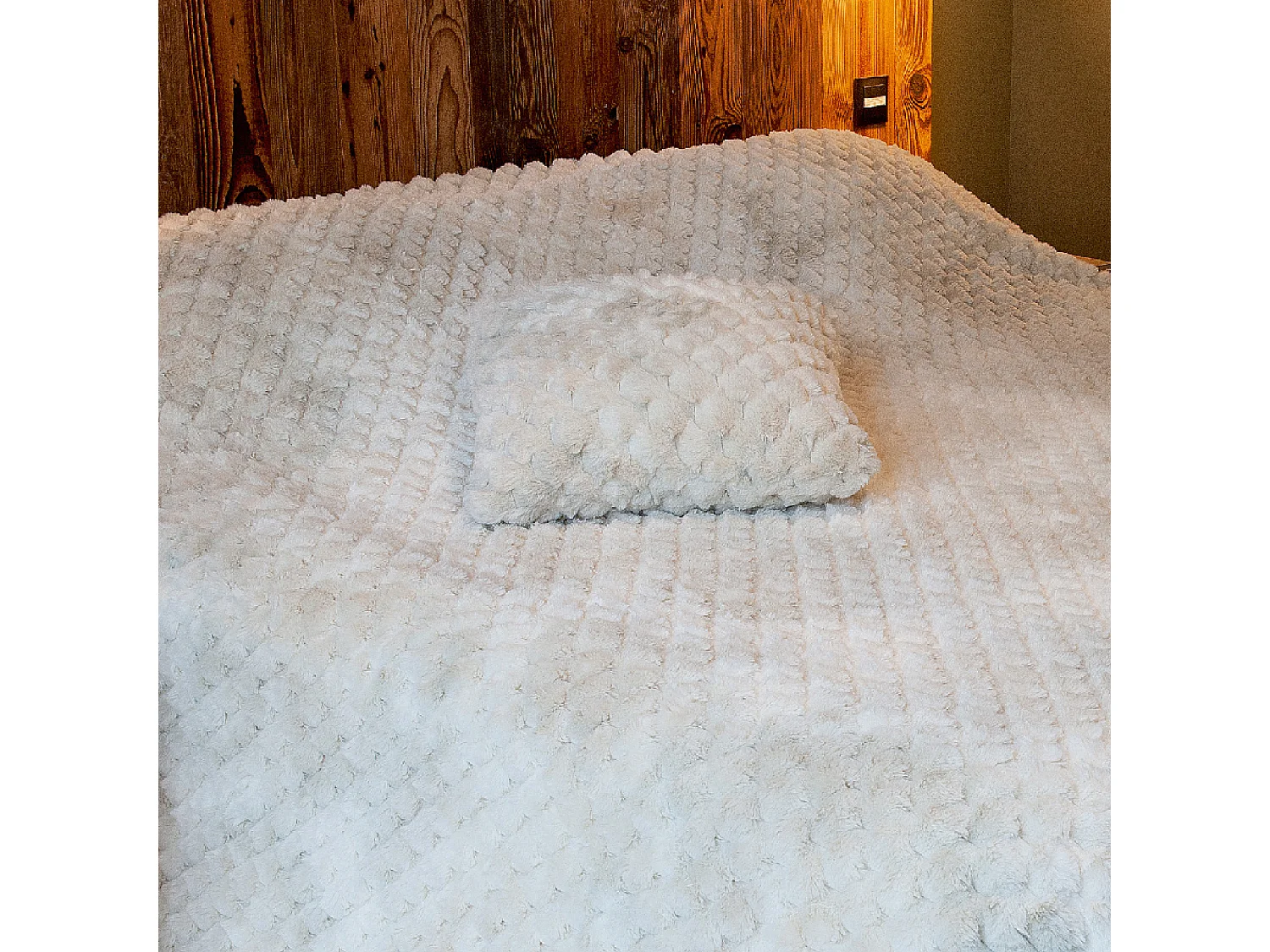 Manta para Cama Imitación Piel con Relieve Geométrico 240 x 250 cm