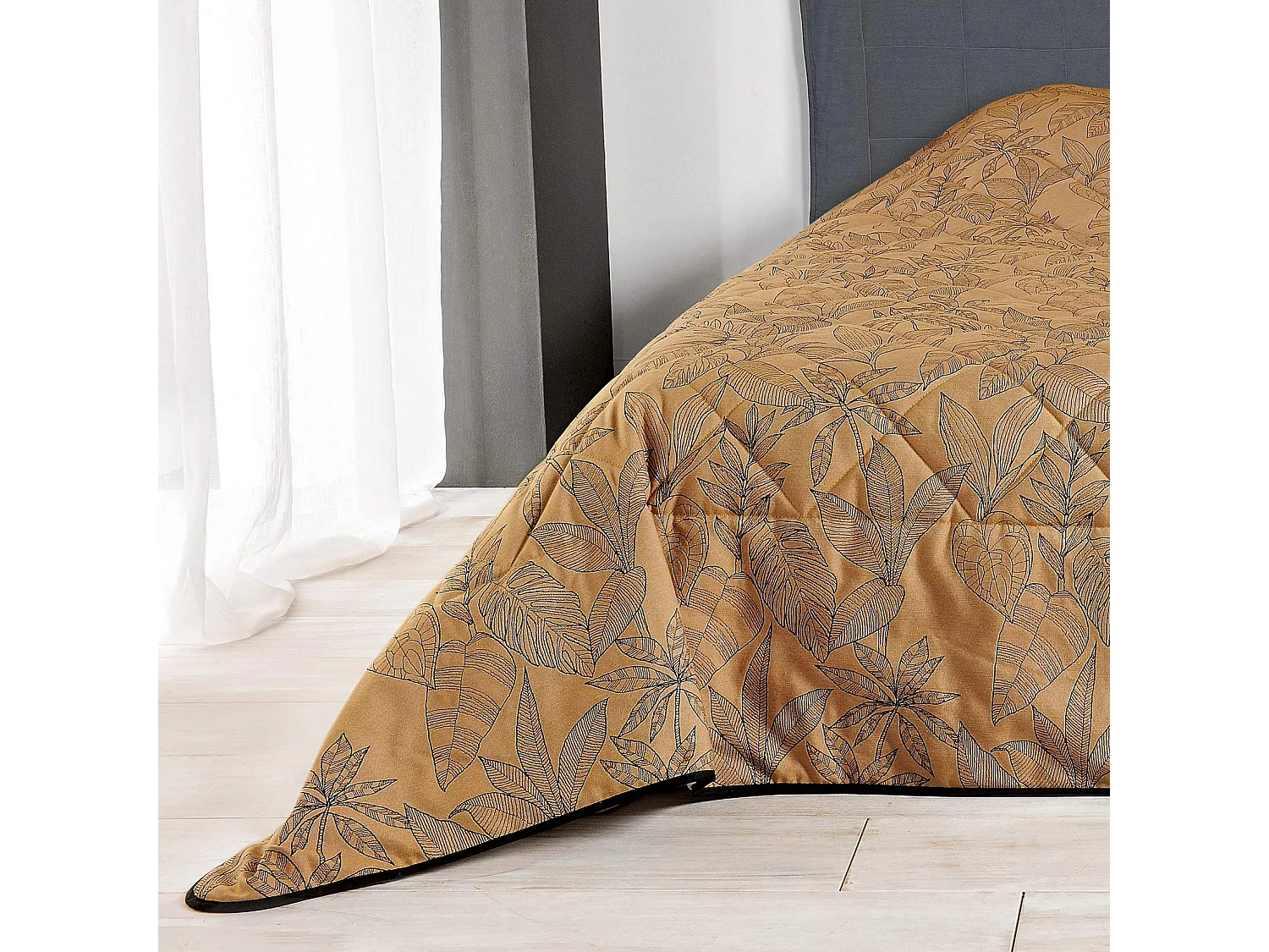 Jeté de lit aux feuilles stylisées