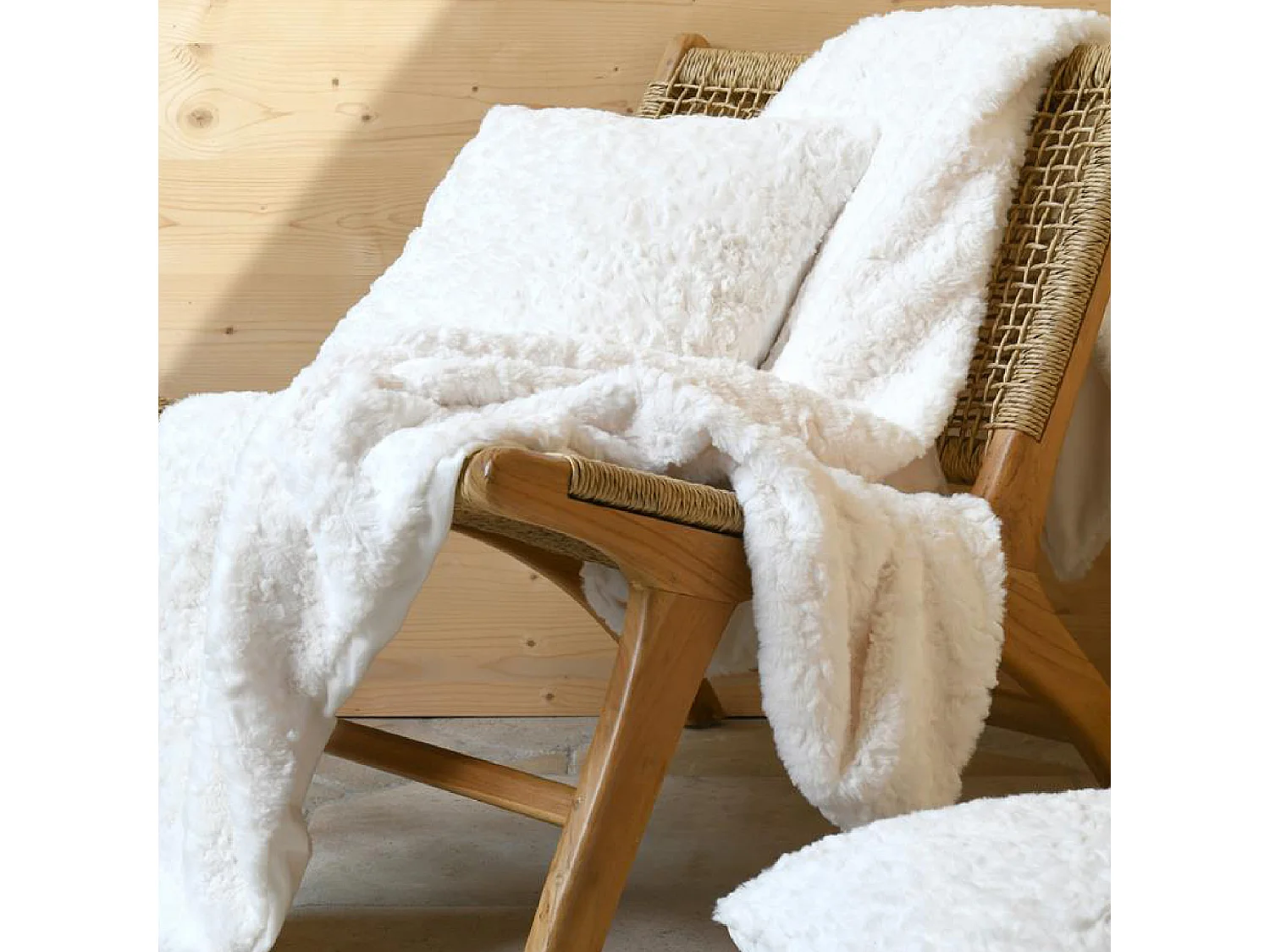 Manta de piel sintética cálida y mullida 180 x 220 cm