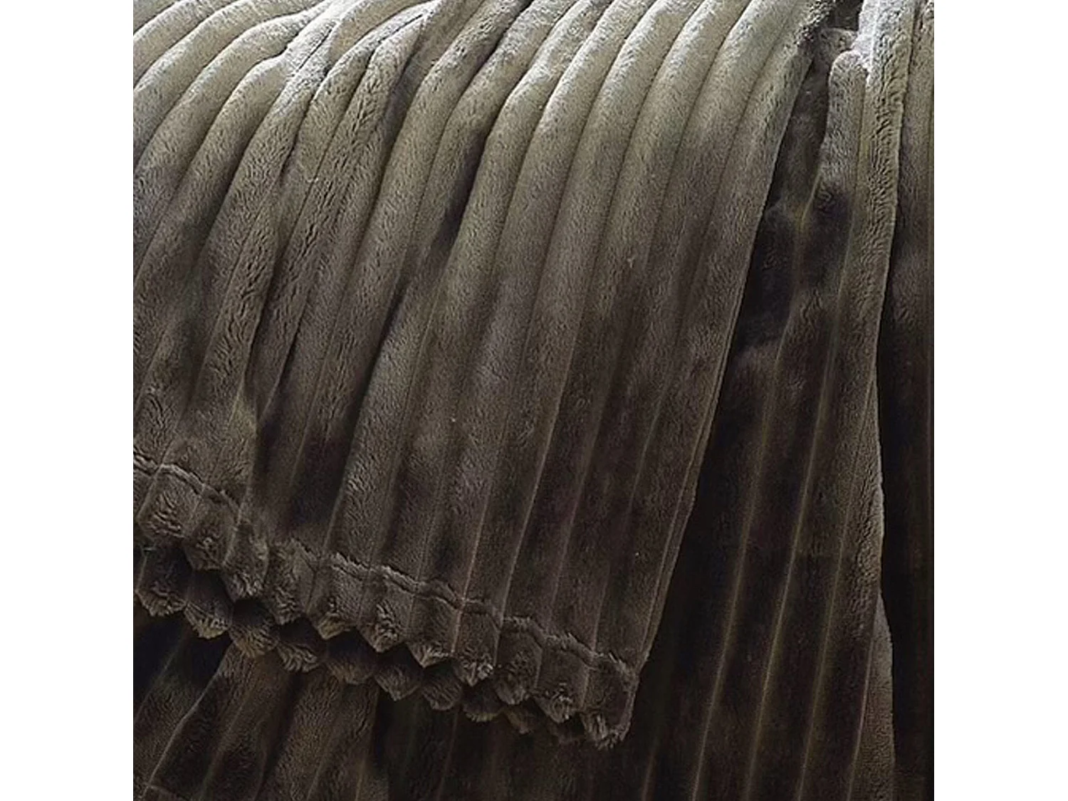 Manta polar con efecto acanalado en 3D 150 x 200 cm