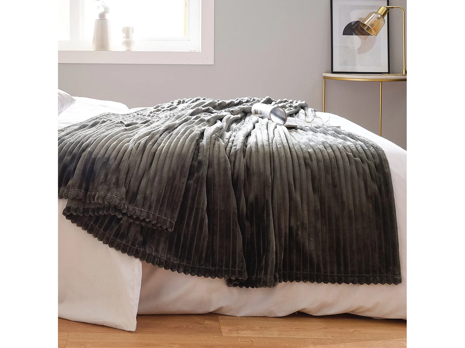 Manta polar con efecto acanalado en 3D 150 x 200 cm