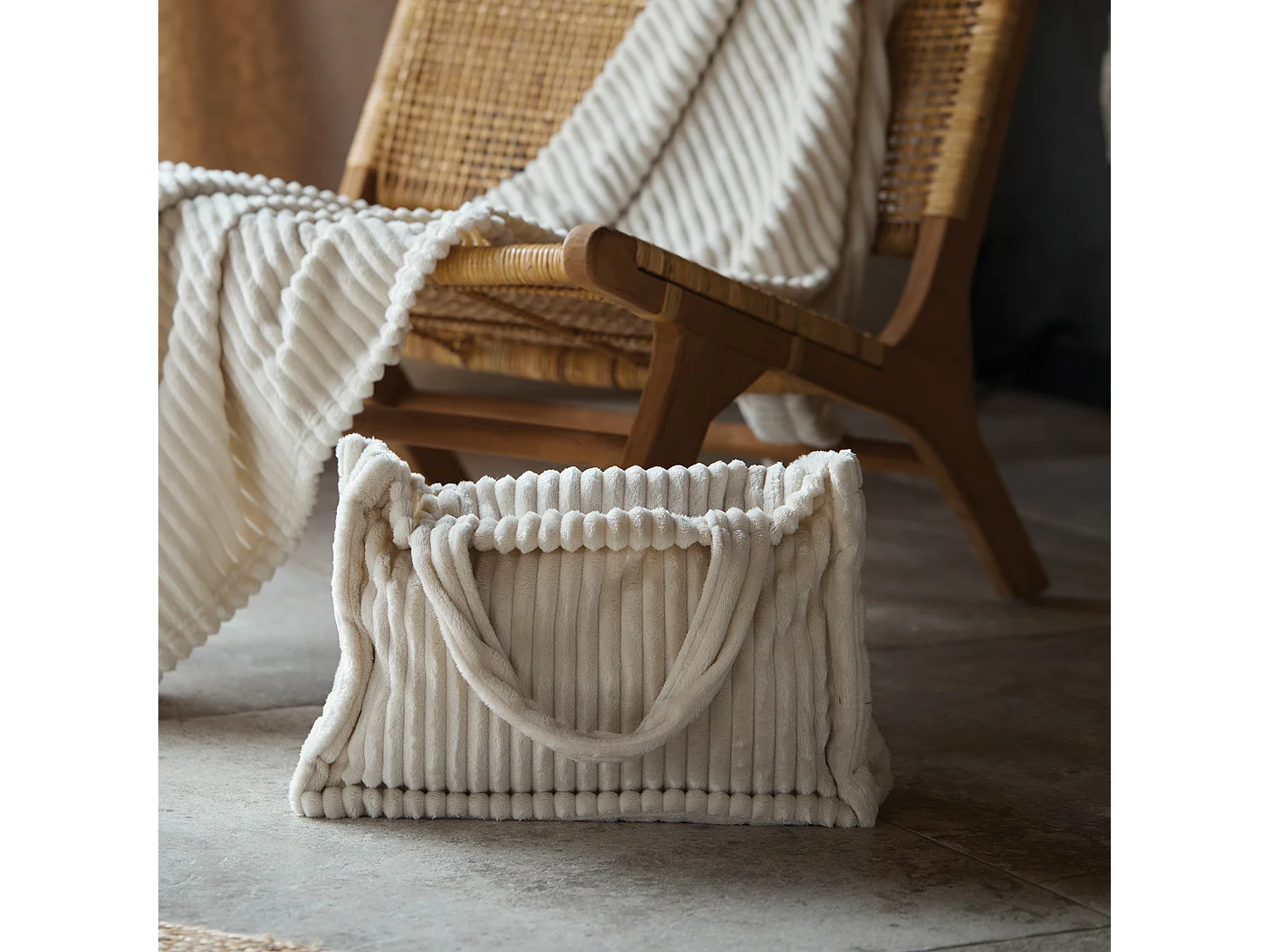 Bolso y Plaid de Terciopelo Cotelé 125 x 150 cm