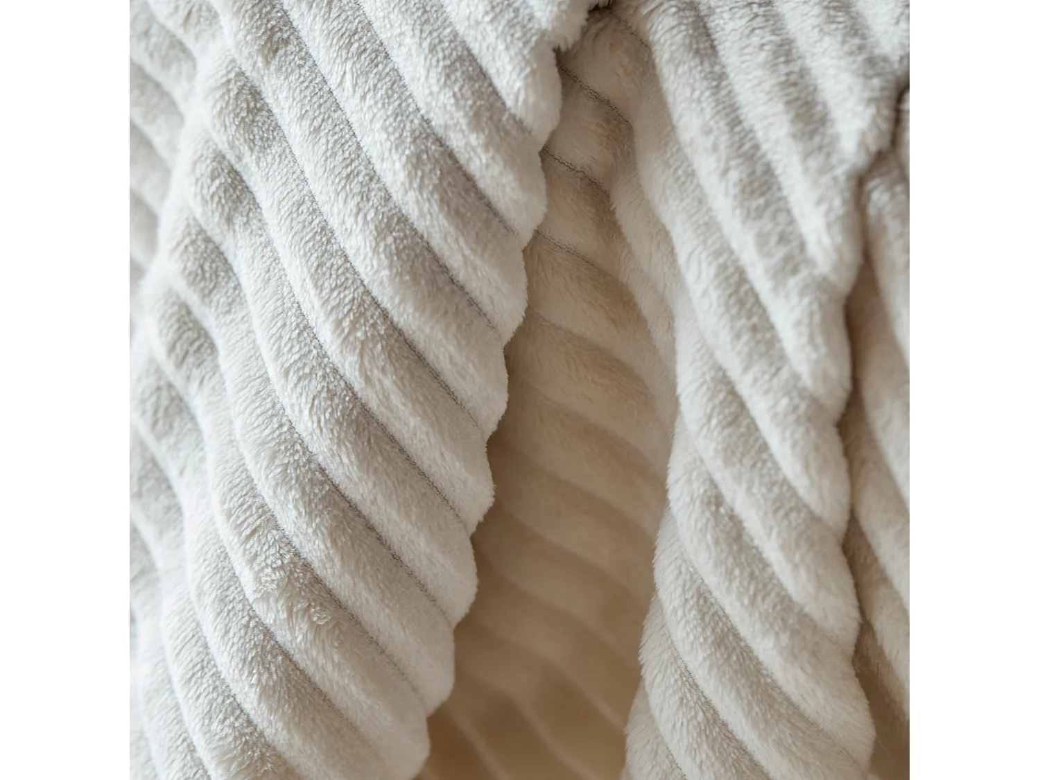 Bolso y Plaid de Terciopelo Cotelé 125 x 150 cm