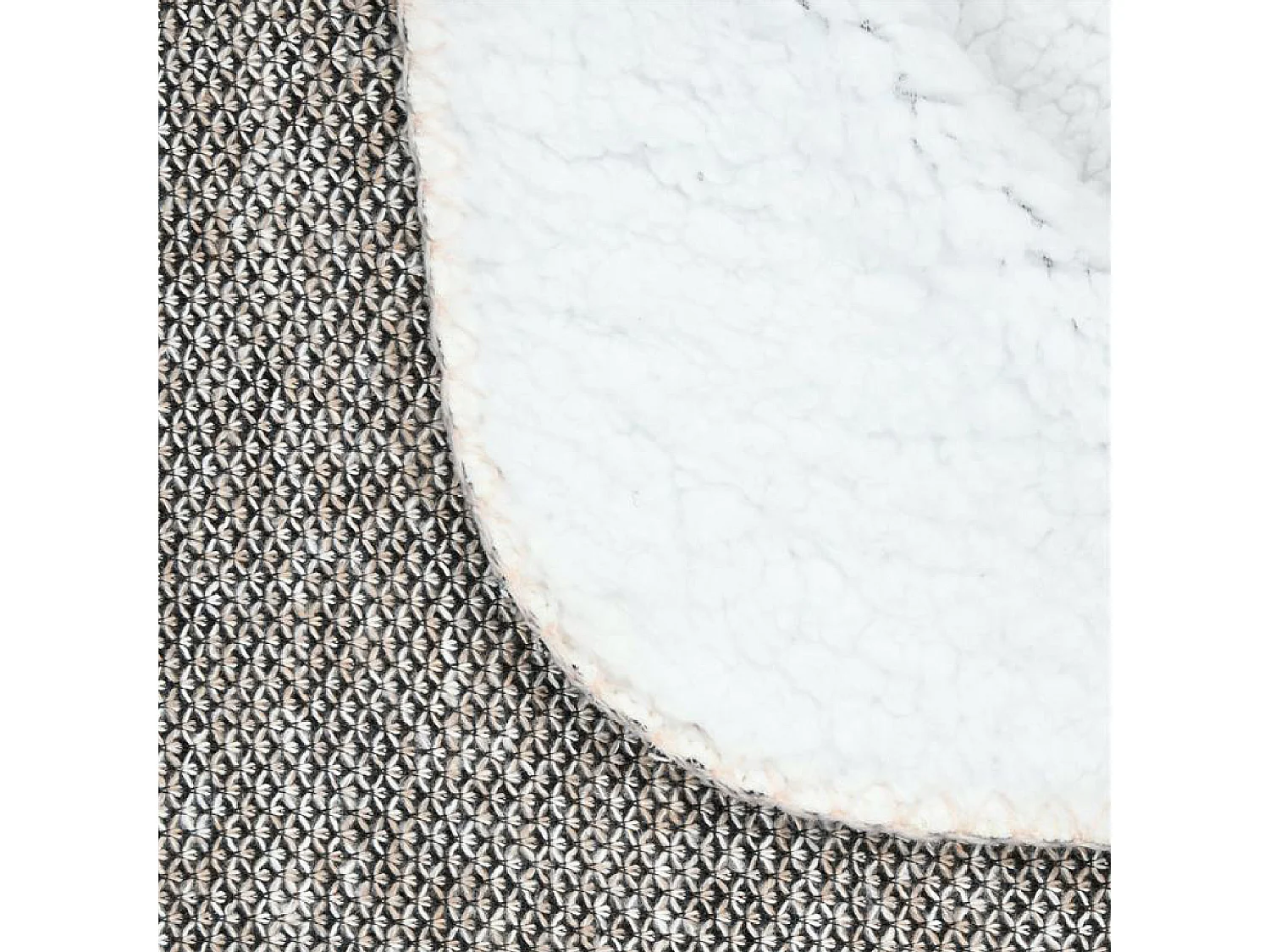 Manta tejida con forro de sherpa 130 x 160 cm