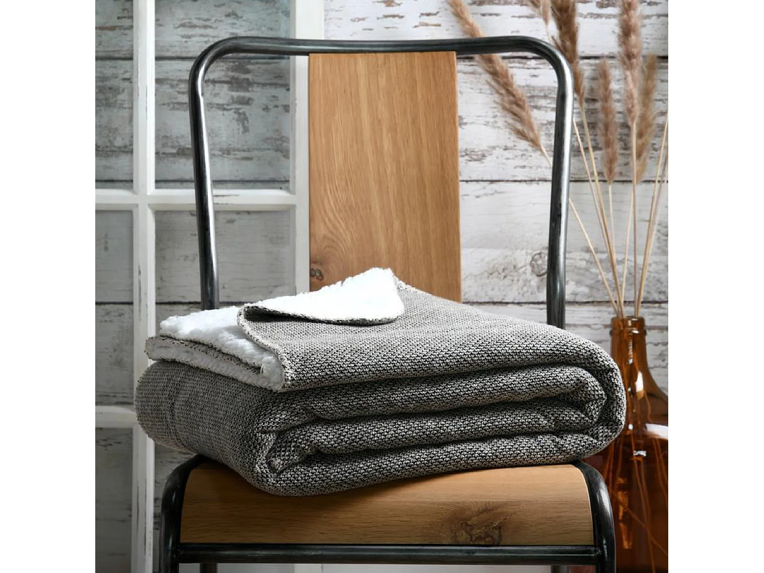 Manta tejida con forro de sherpa 130 x 160 cm