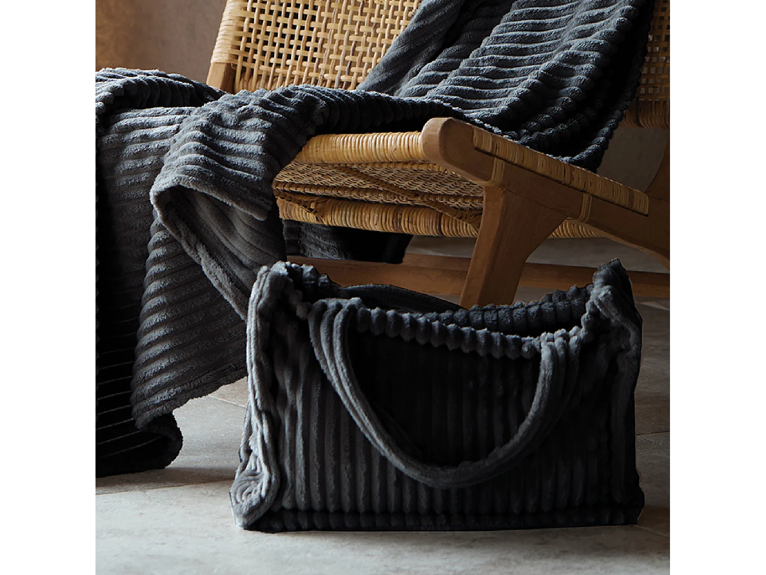 Bolso y Plaid de Terciopelo Cotelé 125 x 150 cm