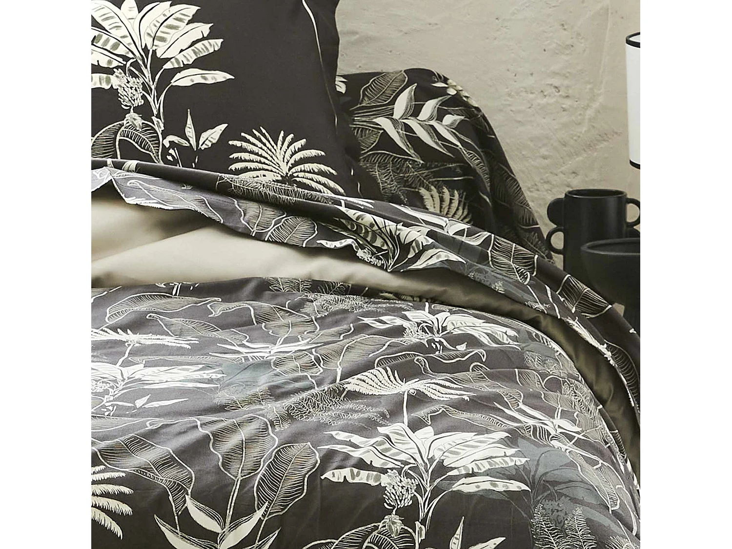 Satinbettbezug mit tropischen Blättern 140 x 200 cm