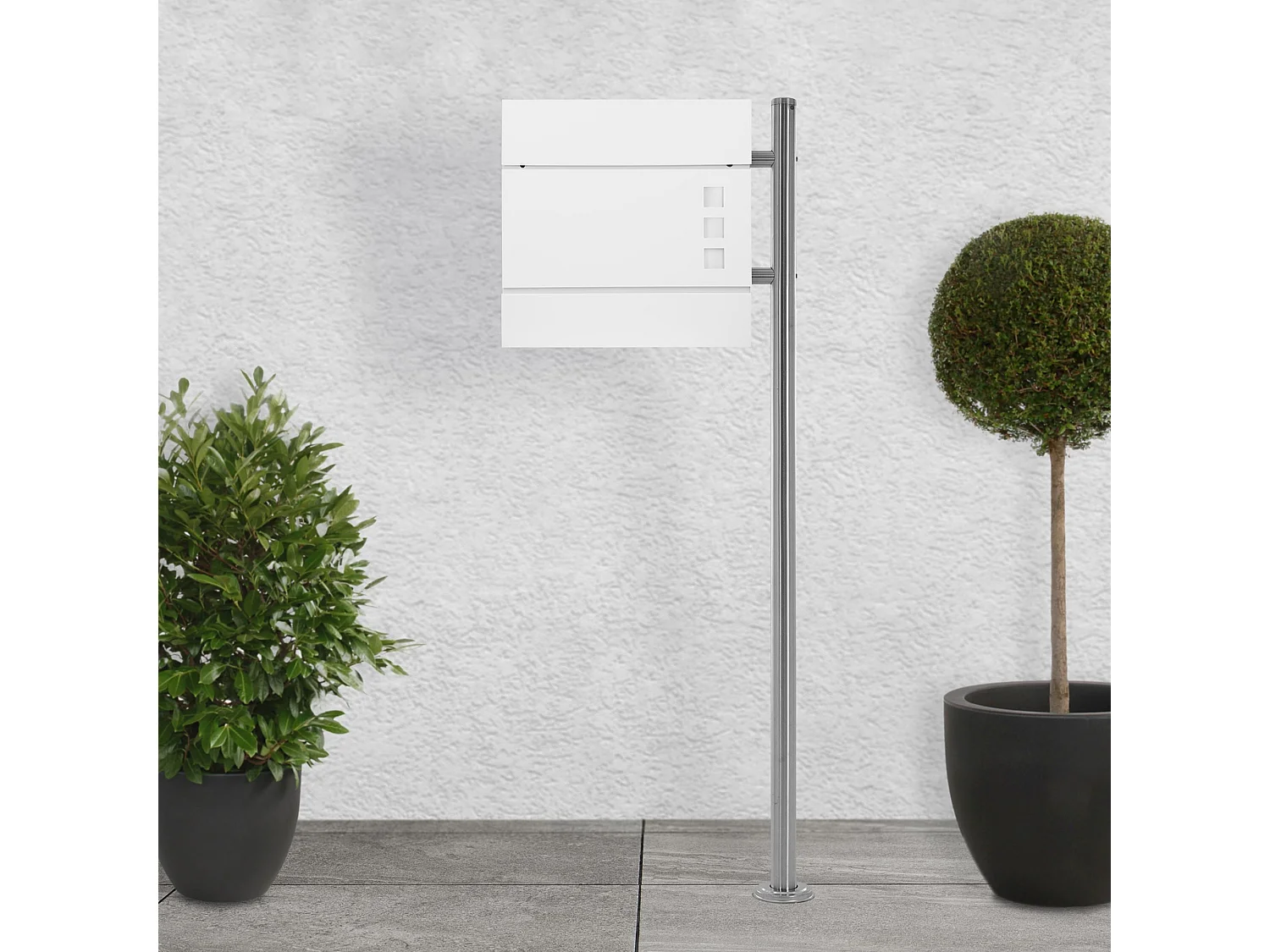 Boîte aux lettres blanc sur pied argenté acier revêtu par poudre porte-journaux