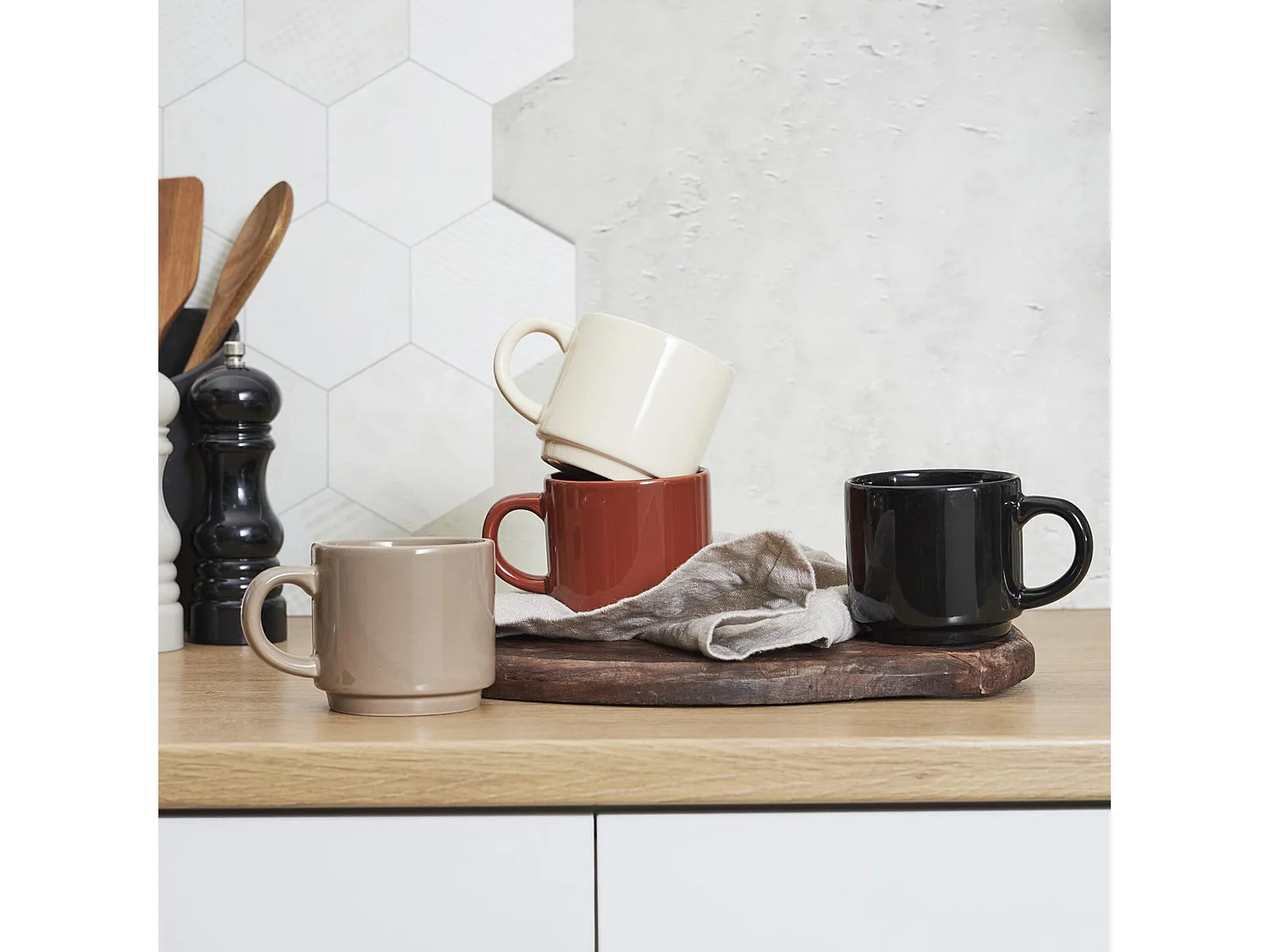 Lot de 4 mugs unis en céramique avec support 22 cl collection HORTENSE
