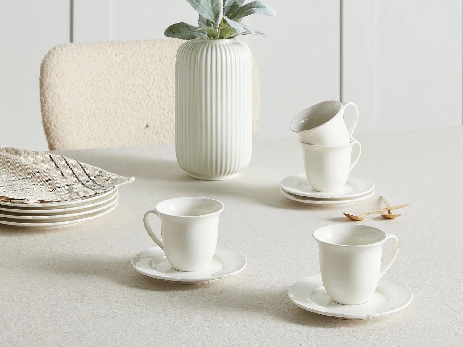 Set of 4 Cups with Saucers ELDERBERRY Porcelain White