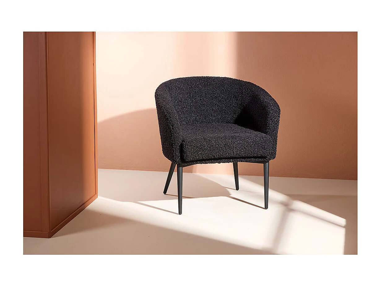 Fluffy fauteuil noir.