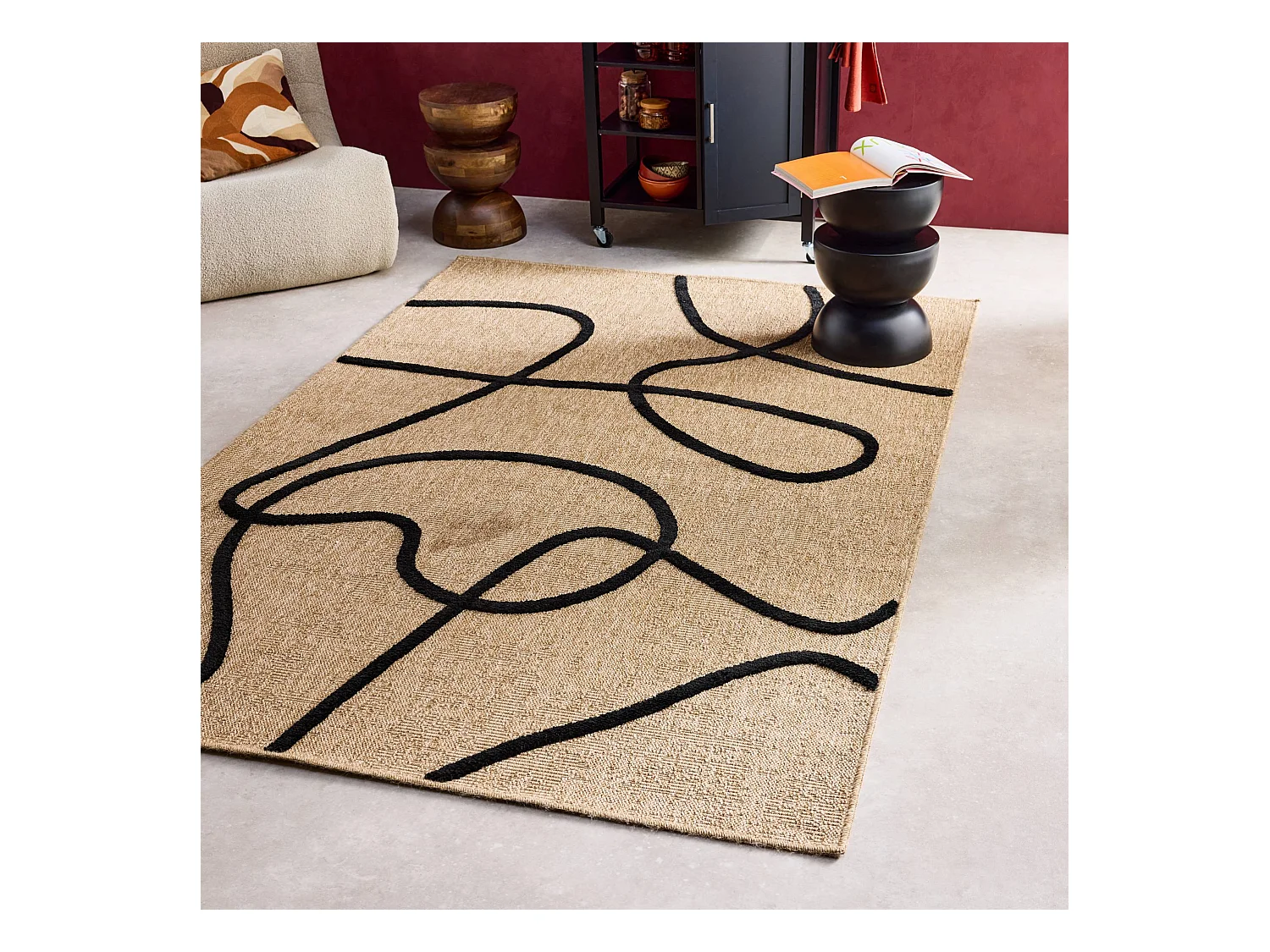 Tapis intérieur effet jute THOMAS. motif graphique en relief noir. 120 x 170 cm