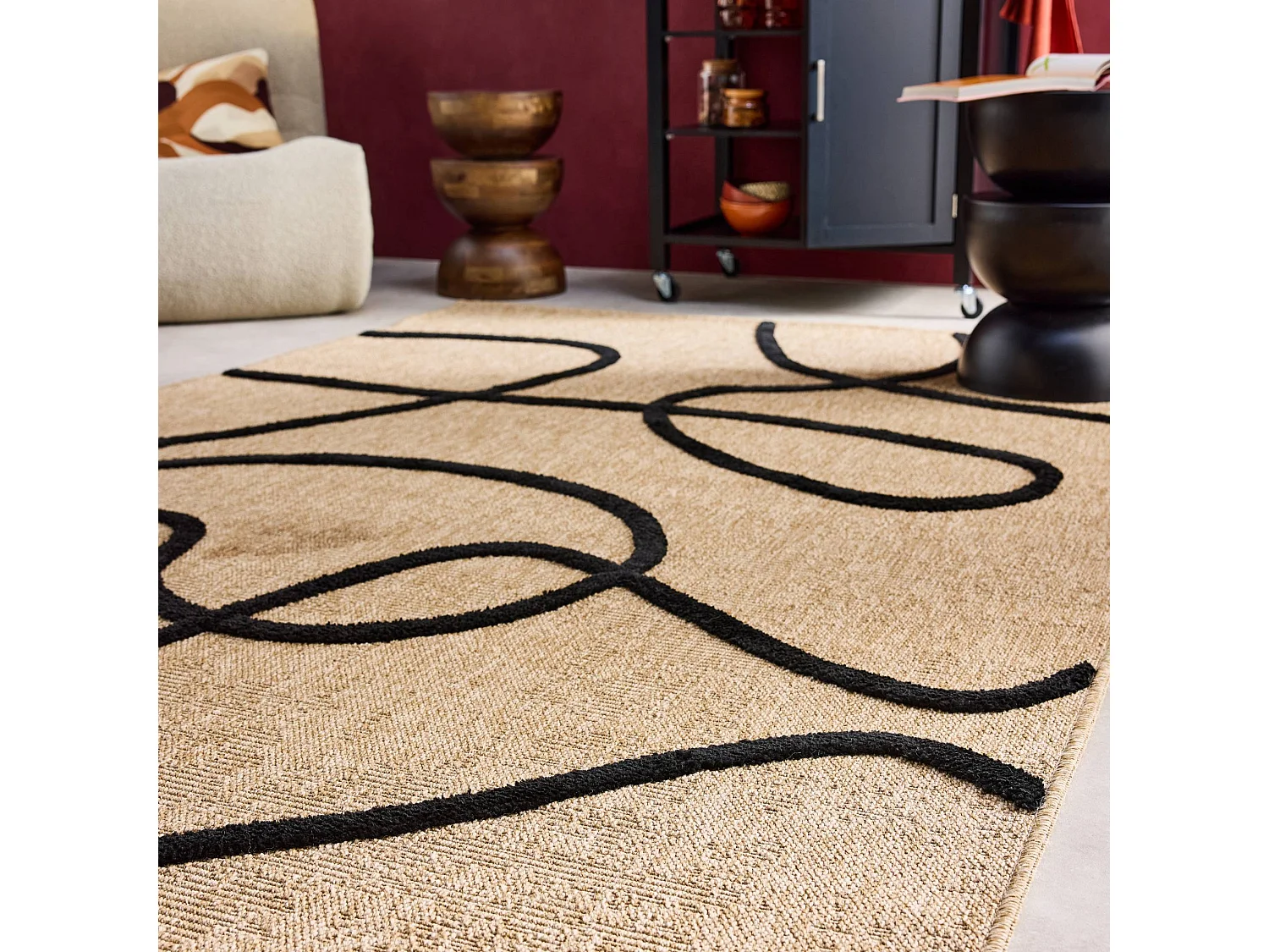 Tapis intérieur effet jute THOMAS. motif graphique en relief noir. 120 x 170 cm