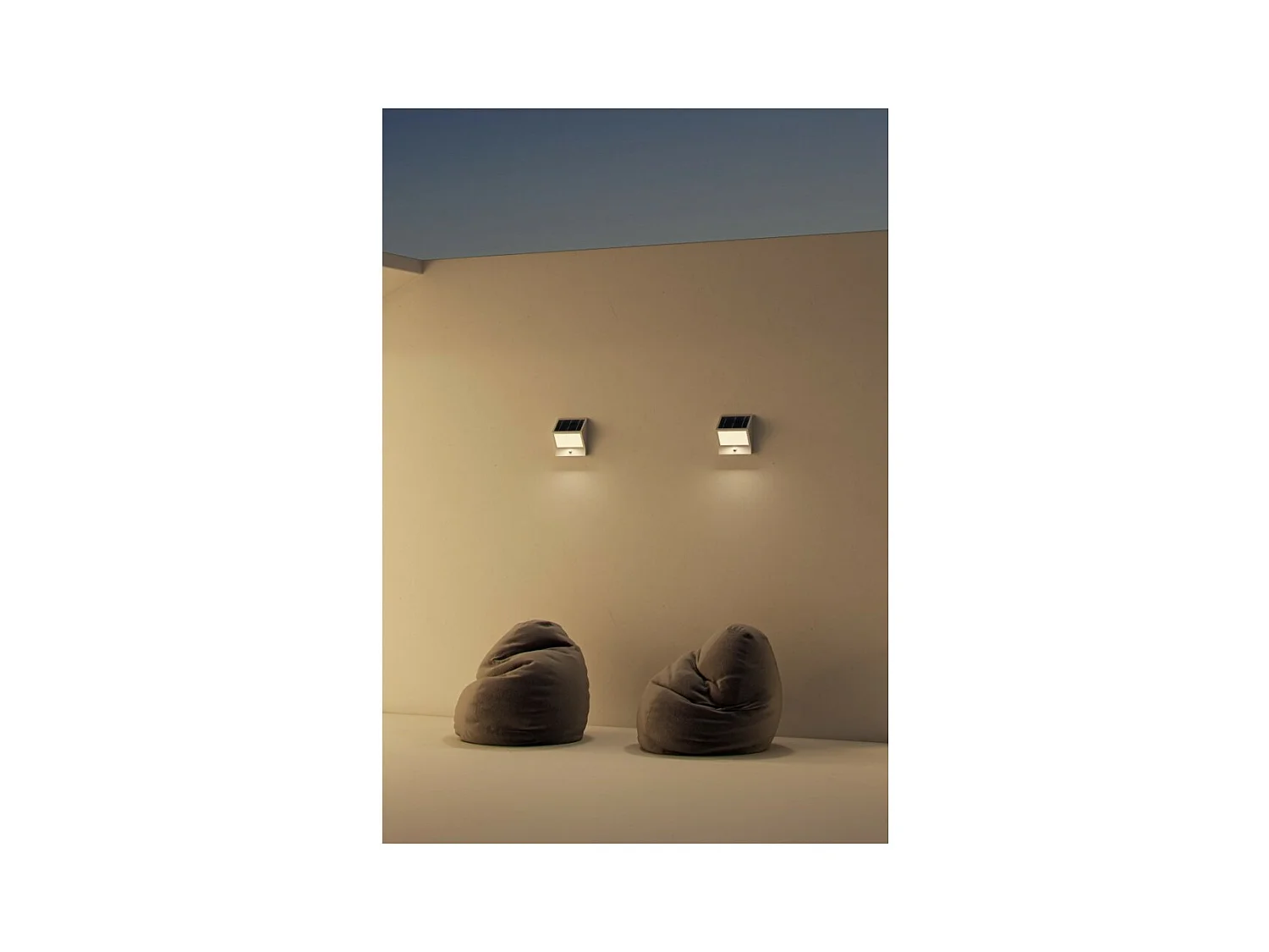 EGNA – Schwarzer Solarenergiestrahler 4000K Beneito Faure Außenleuchte