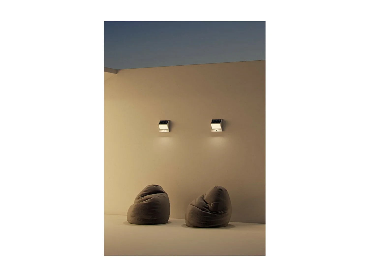 EGNA Spot à énergie solaire noir 4000K Luminaire extérieur Beneito Faure